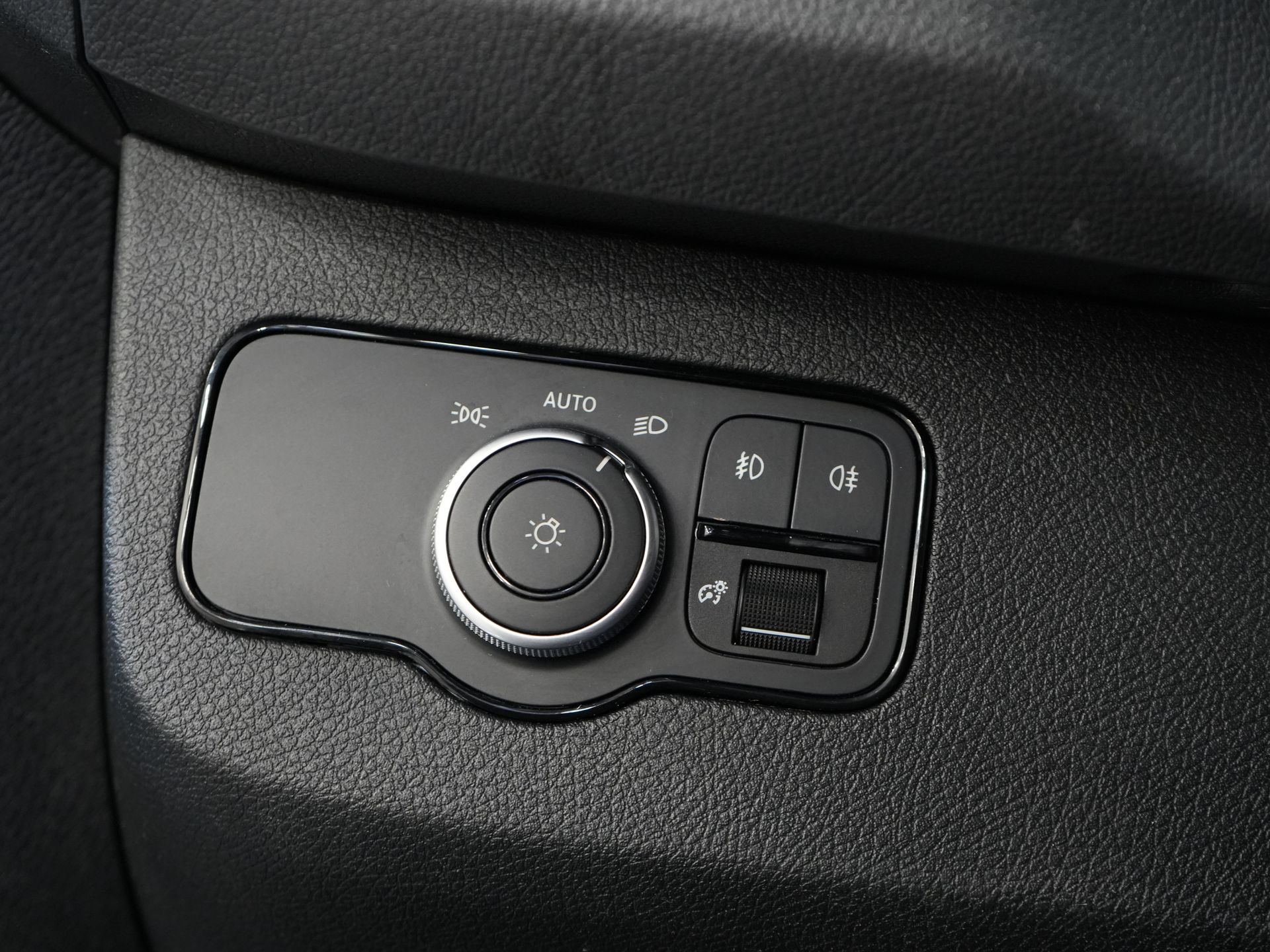 Mercedes-Benz Sprinter Van 317 CDI Aut. L2H2 BPM FREE! LED/ Sedile conducente elettrico/ 270 porte/ Riscaldamento sedili/ Navi/ Telecamera/ Crociera/ Climatizzatore/ DAB/ Barra di traino