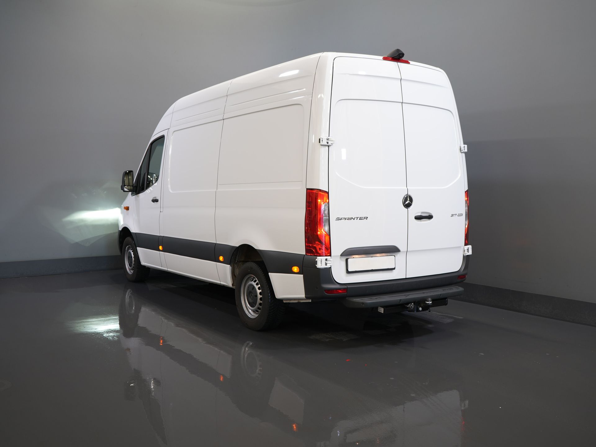 Mercedes-Benz Sprinter Van 317 CDI Aut. L2H2 BPM FREE! LED/ Sedile conducente elettrico/ 270 porte/ Riscaldamento sedili/ Navi/ Telecamera/ Crociera/ Climatizzatore/ DAB/ Barra di traino