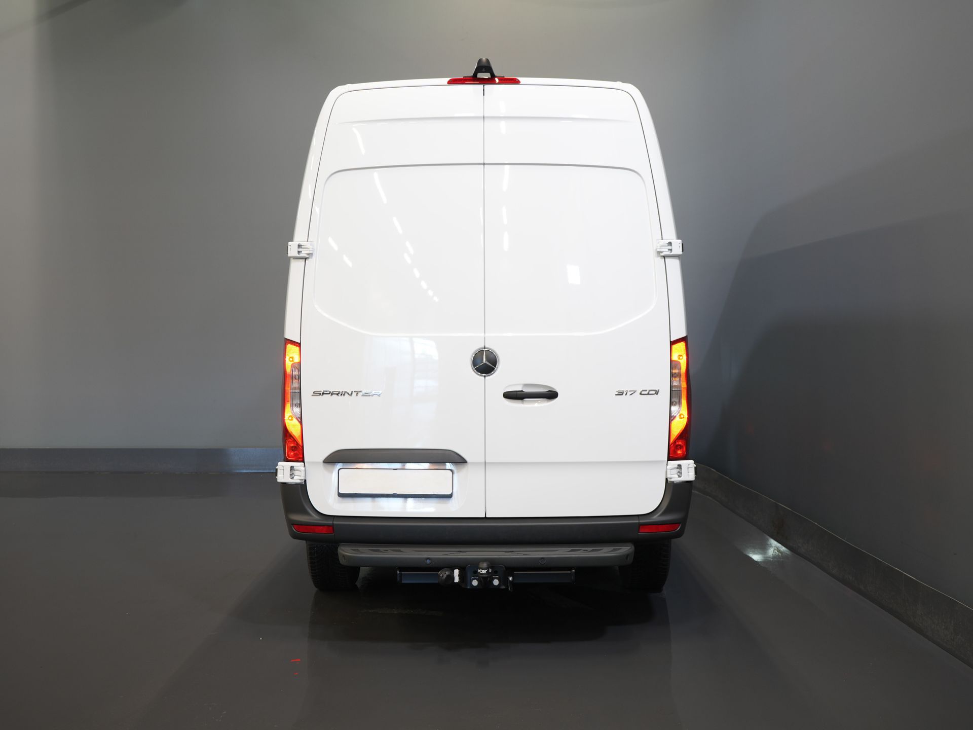 Mercedes-Benz Sprinter Van 317 CDI Aut. L2H2 BPM FREE! LED/ Sedile conducente elettrico/ 270 porte/ Riscaldamento sedili/ Navi/ Telecamera/ Crociera/ Climatizzatore/ DAB/ Barra di traino