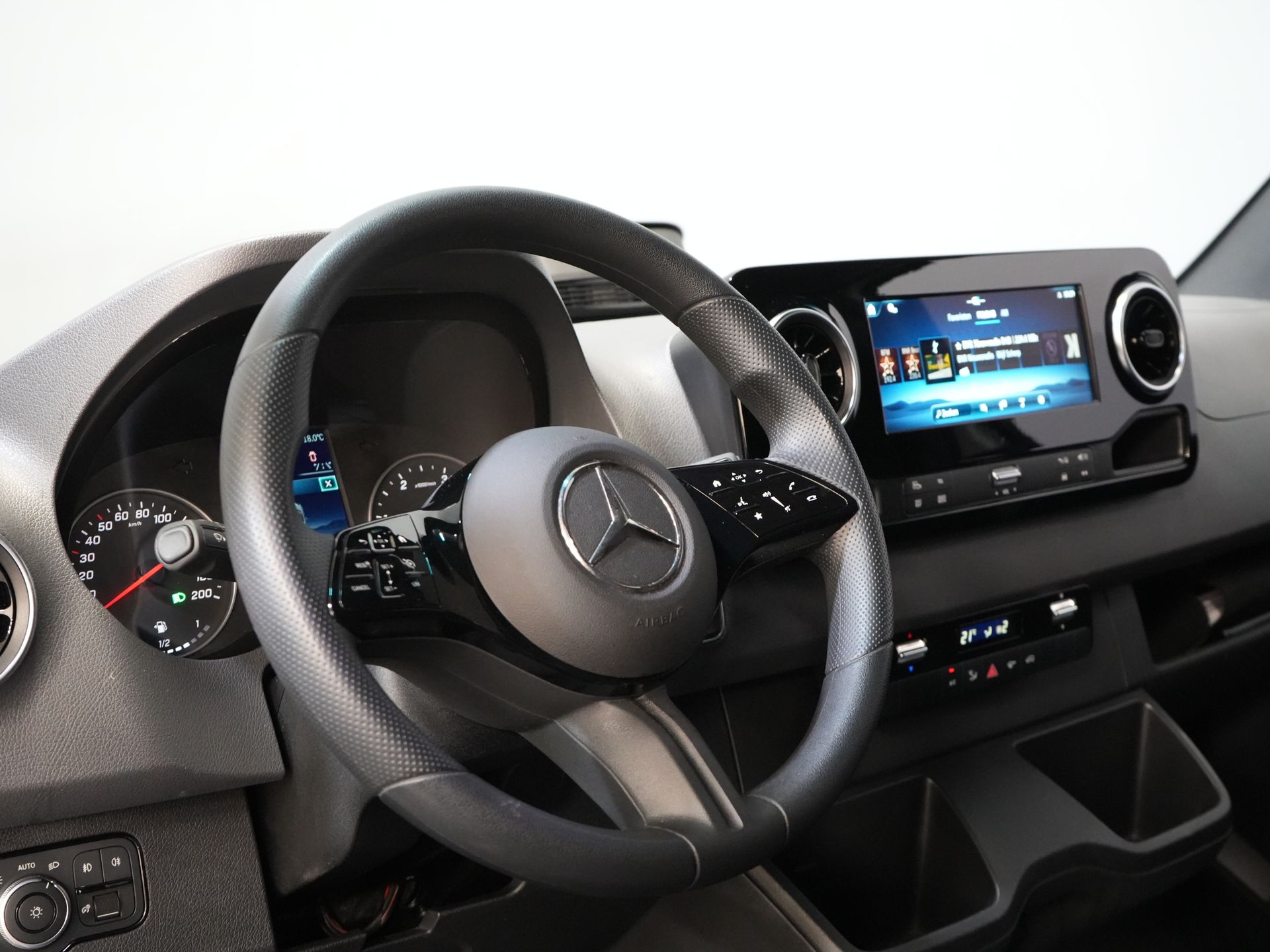 Mercedes-Benz Sprinter Van 317 CDI Aut. L2H2 BPM FREE! LED/ Sedile conducente elettrico/ 270 porte/ Riscaldamento sedili/ Navi/ Telecamera/ Crociera/ Climatizzatore/ DAB/ Barra di traino