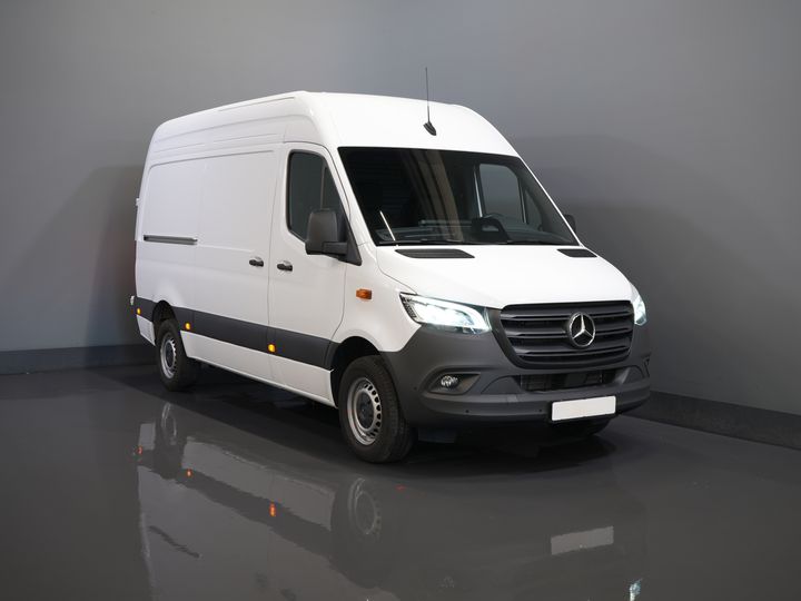 Mercedes-Benz Sprinter Furgoneta 317 CDI Aut. L2H2 BPM ¡GRATIS! LED/ Tapicería/ 270 Puertas/ Calefacción asientos/ Navi/ Cámara/ Cruise/ Aire acondicionado/ DAB/ Gancho remolque