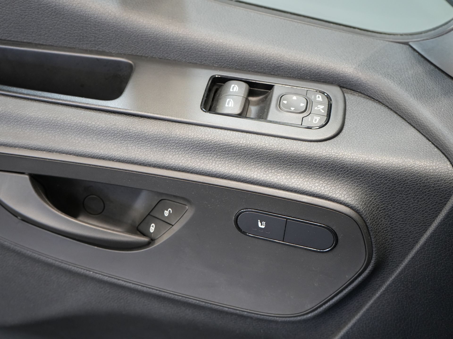 Mercedes-Benz Sprinter Van 317 CDI Aut. L2H2 BPM FREE! LED/ Sedile conducente elettrico/ 270 porte/ Riscaldamento sedili/ Navi/ Telecamera/ Crociera/ Climatizzatore/ DAB/ Barra di traino