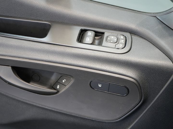 Mercedes-Benz Sprinter Van 317 CDI Aut. L2H2 BPM FREE! LED/ Sedile conducente elettrico/ 270 porte/ Riscaldamento sedili/ Navi/ Telecamera/ Crociera/ Climatizzatore/ DAB/ Barra di traino