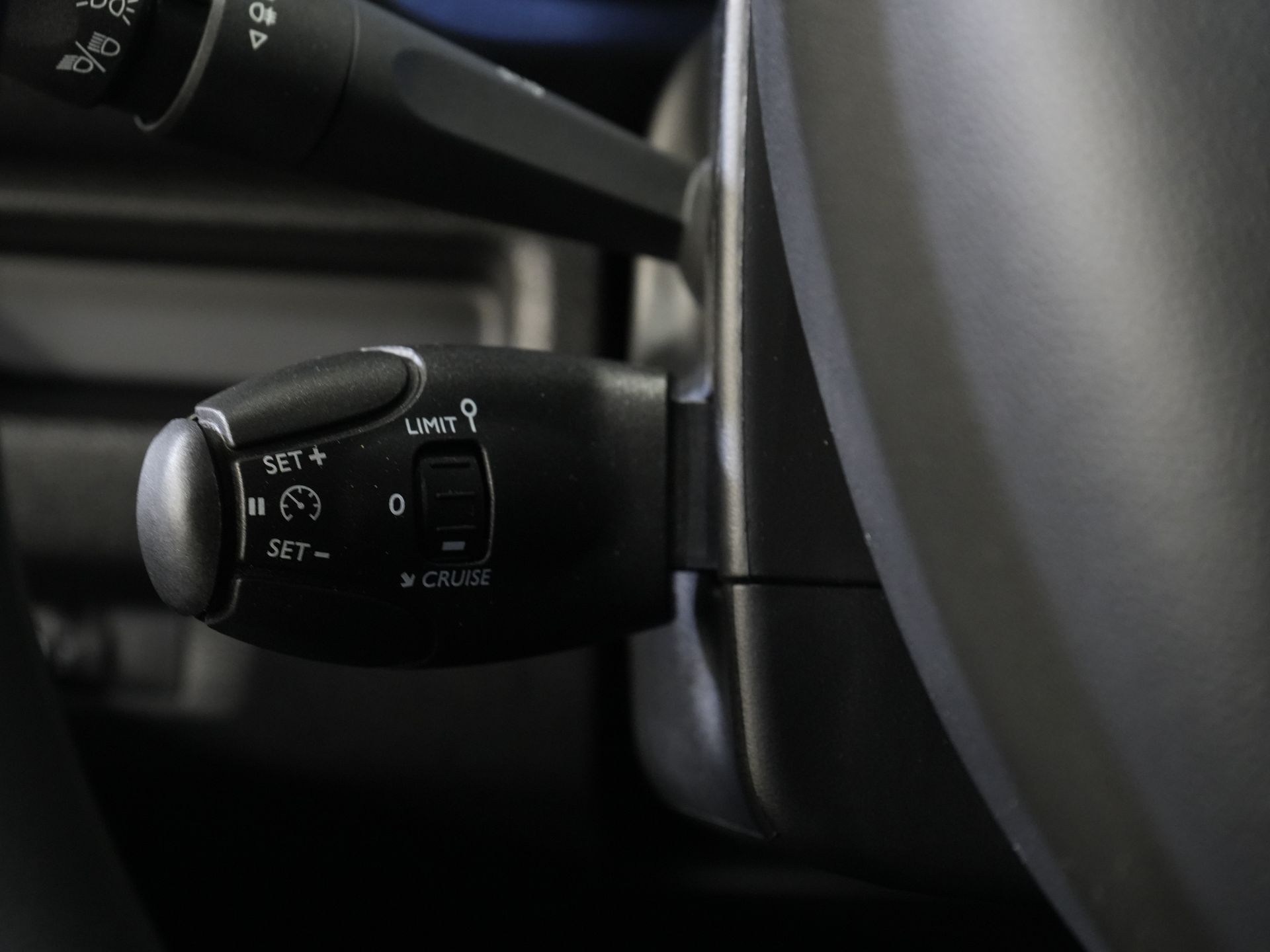 Opel Vivaro Van 2.0 D 145 hp L3 ZGAN 2.5t.Trekverm./ Airco/ Cruise/ PDC/ 3 Persoons