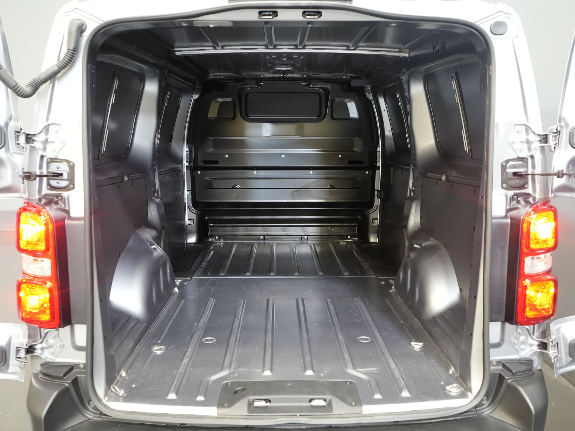 Opel Vivaro Van 2.0 D 145 hp L3 ZGAN 2.5t.Trekverm./ Airco/ Cruise/ PDC/ 3 Persoons