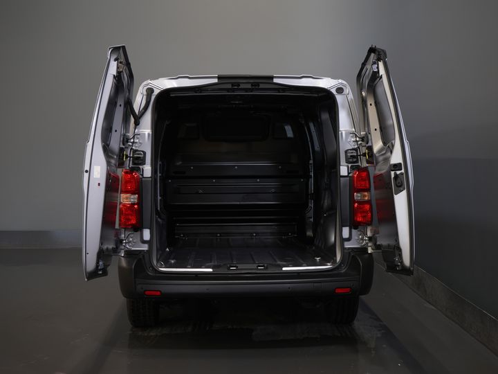 Opel Vivaro Van 2.0 D 145 hp L3 ZGAN 2.5t.Trekverm./ Airco/ Cruise/ PDC/ 3 Persoons