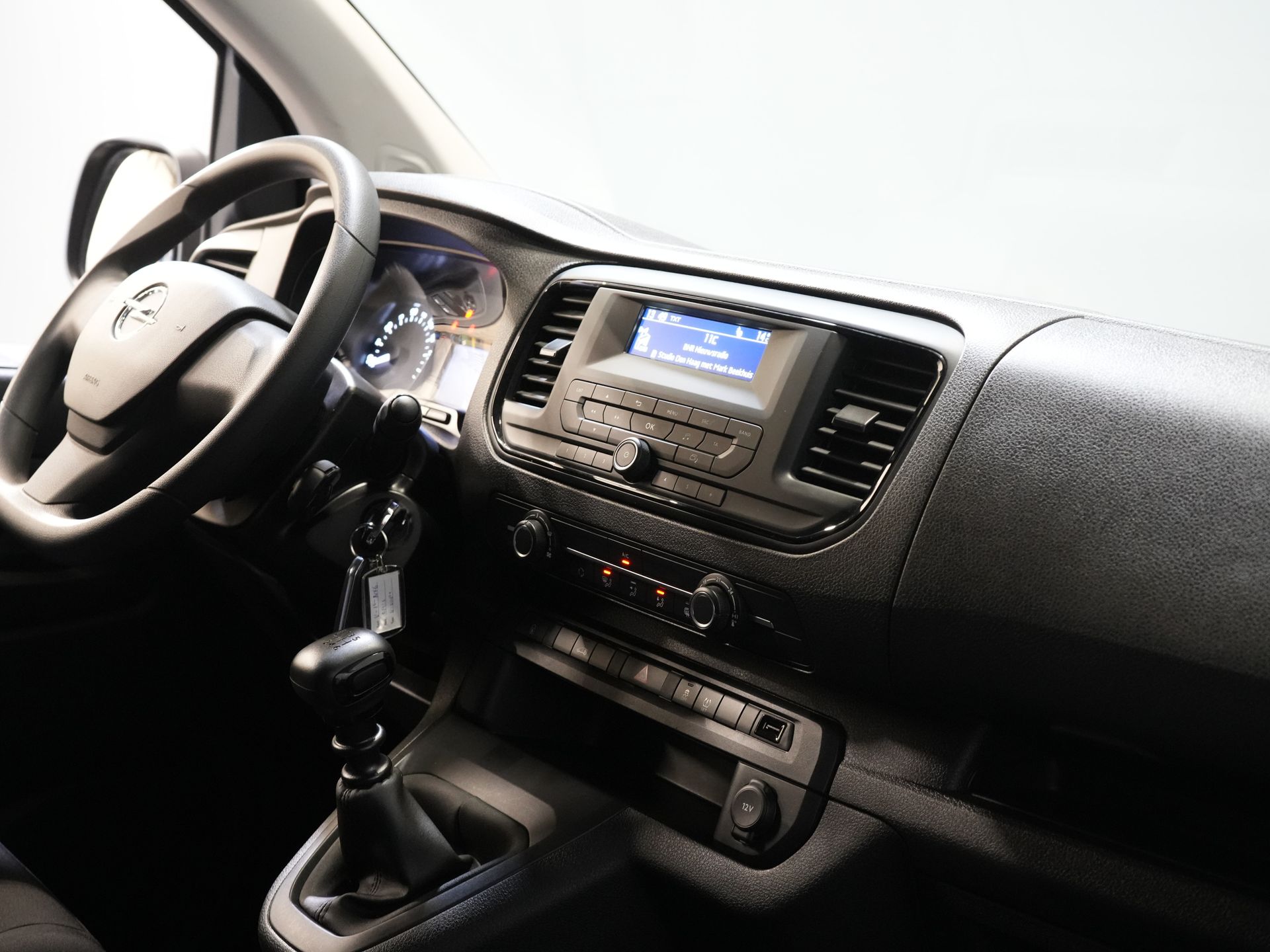 Opel Vivaro Van 2.0 D 145 hp L3 ZGAN 2.5t.Trekverm./ Airco/ Cruise/ PDC/ 3 Persoons