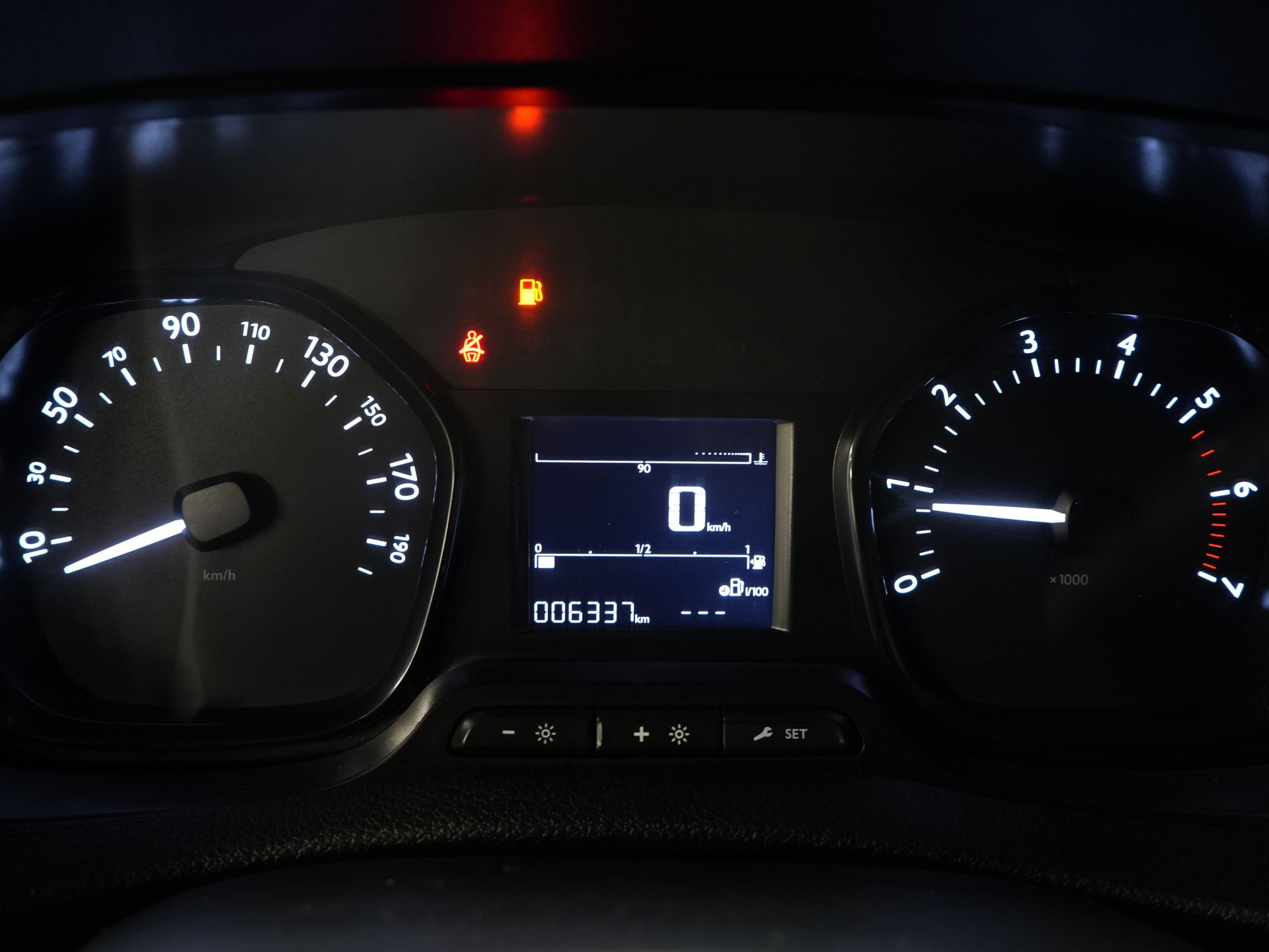 Opel Vivaro Van 2.0 D 145 hp L3 ZGAN 2.5t.Trekverm./ Airco/ Cruise/ PDC/ 3 Persoons