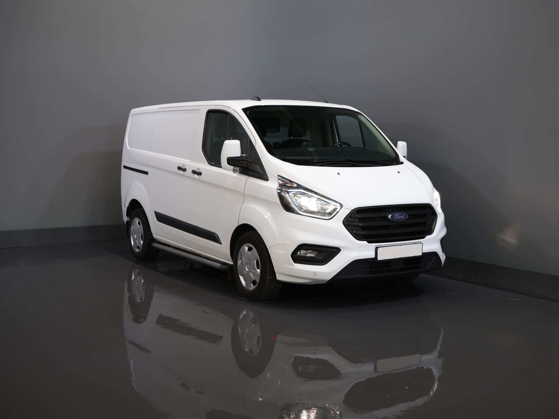 Ford Transit Custom Van 1.0 130 к.с. Авт. PHEV BPM БЕЗКОШТОВНО! Carplay / Seatverw./ Sortimo / Бічні панелі / Камера / PDC / Круїз / Airco