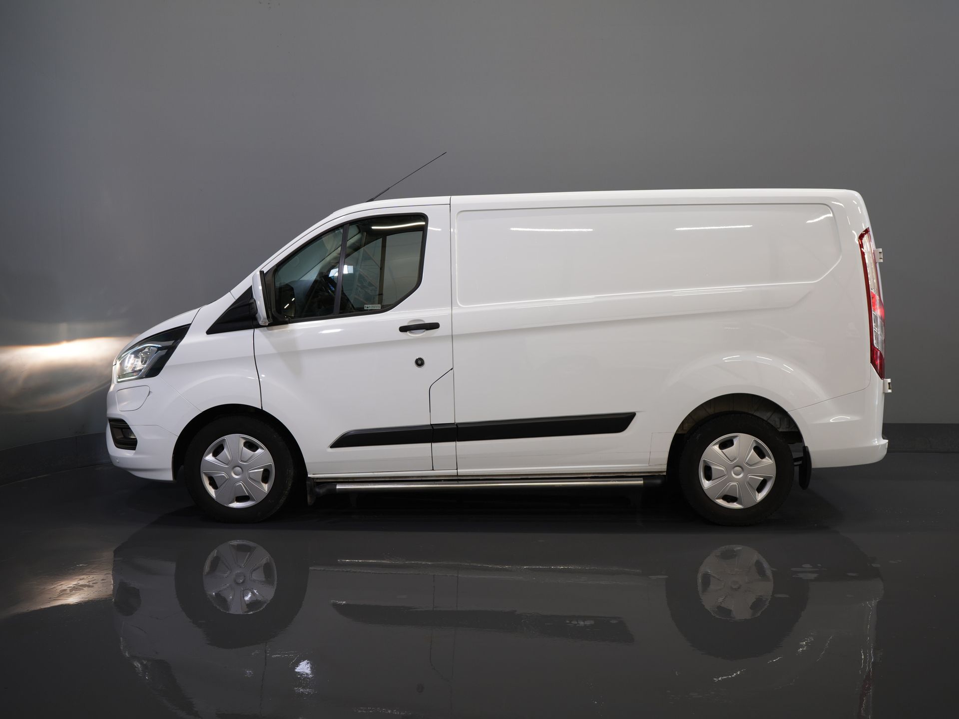 Ford Transit Custom Van 1.0 130 к.с. Авт. PHEV BPM БЕЗКОШТОВНО! Carplay / Seatverw./ Sortimo / Бічні панелі / Камера / PDC / Круїз / Airco
