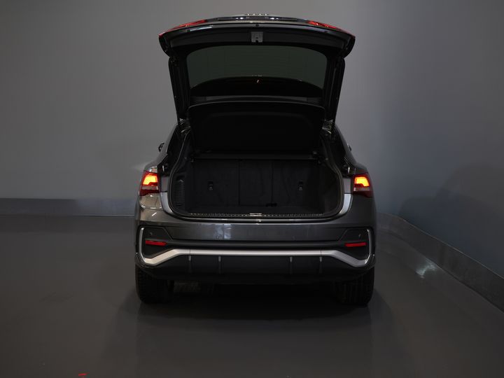 Audi Q3 Sportback SUV 45 TFSI E-Tron 245 pk S-Line Virtual Cockpit/ Pano/ Carplay/ Stoelverw./ PDC/ Trekhaak