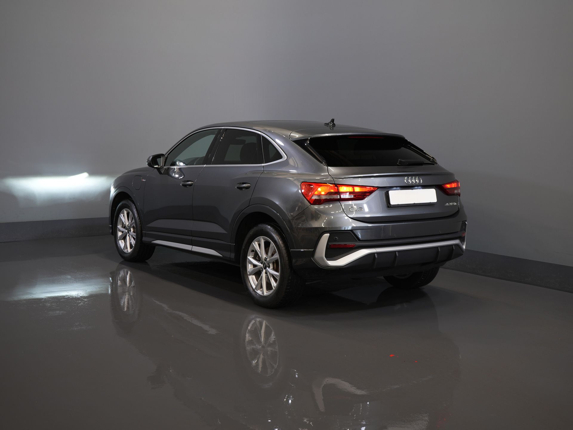 Audi Q3 Sportback SUV 45 TFSI E-Tron 245 pk S-Line Virtual Cockpit/ Pano/ Carplay/ Stoelverw./ PDC/ Trekhaak