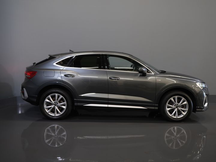 Audi Q3 Sportback SUV 45 TFSI E-Tron 245 pk S-Line Virtual Cockpit/ Pano/ Carplay/ Stoelverw./ PDC/ Trekhaak