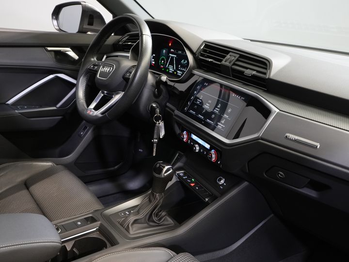 Audi Q3 Sportback SUV 45 TFSI E-Tron 245 pk S-Line Virtual Cockpit/ Pano/ Carplay/ Stoelverw./ PDC/ Trekhaak