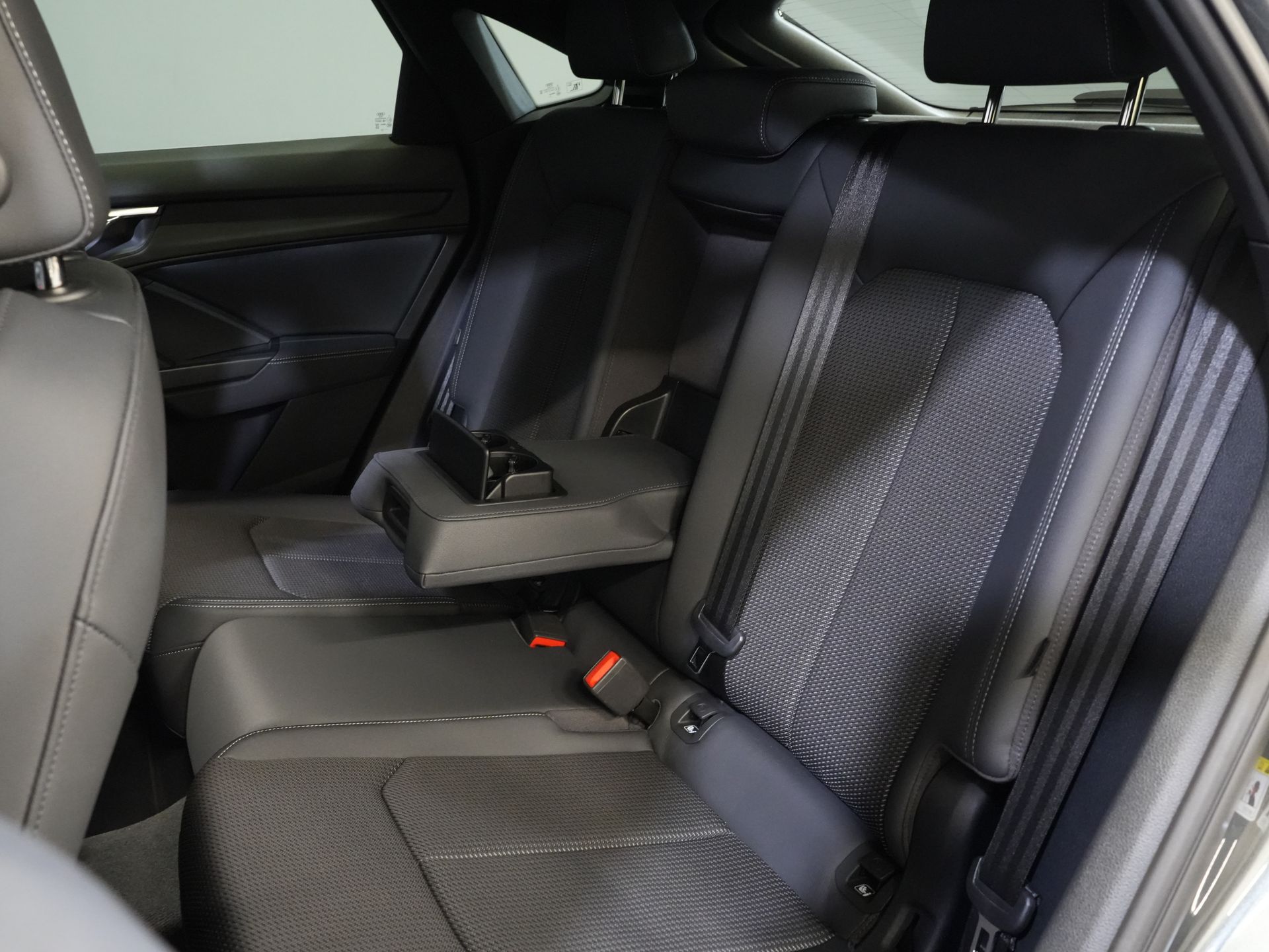 Audi Q3 Sportback SUV 45 TFSI E-Tron 245 pk S-Line Virtual Cockpit/ Pano/ Carplay/ Stoelverw./ PDC/ Trekhaak