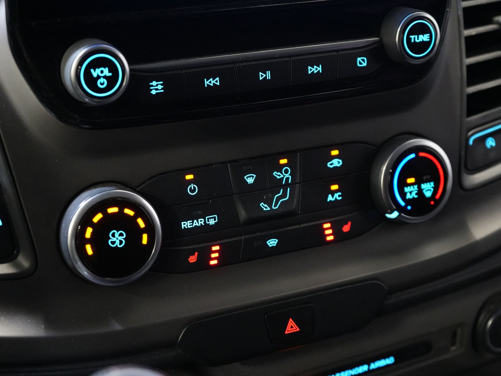 Ford Transit Custom Van 2.0 TDCI L2 Trend DC Doppelkabine BPM FREE! Sitzheizung/ Carplay/ 2.7t Anhängevorrichtung/ Navi/ PDC/ Tempomat