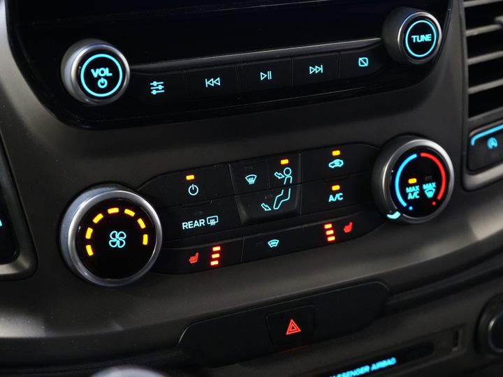 Ford Transit Custom Van 2.0 TDCI L2 Trend DC Doppelkabine BPM FREE! Sitzheizung/ Carplay/ 2.7t Anhängevorrichtung/ Navi/ PDC/ Tempomat