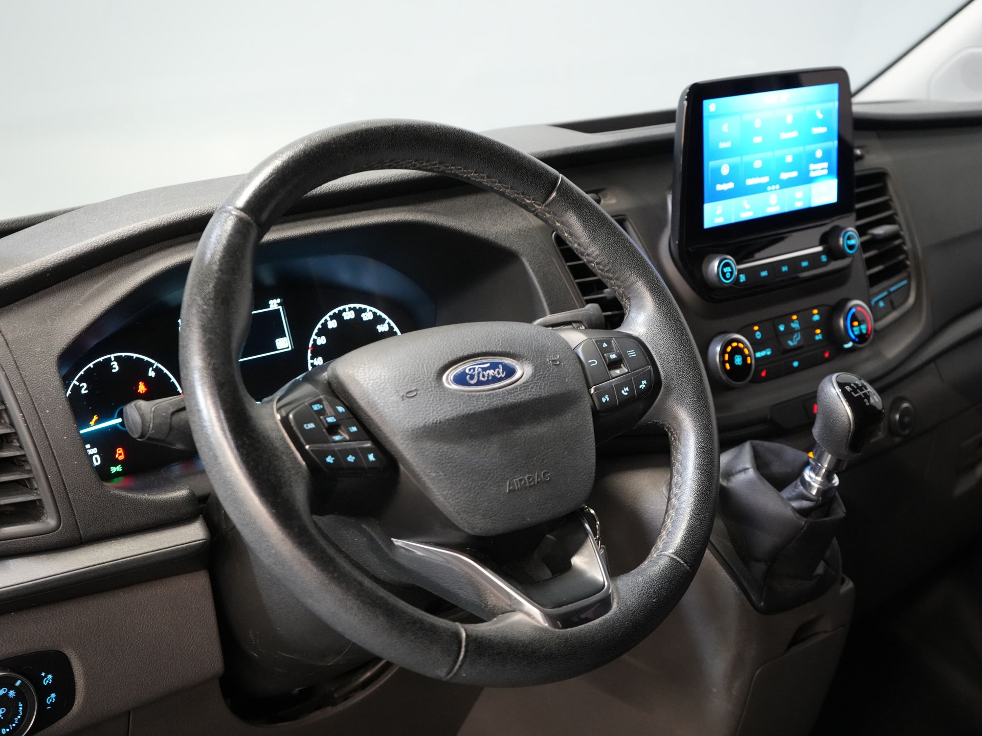 Ford Transit Custom Van 2.0 TDCI L2 Trend DC Doppelkabine BPM FREE! Sitzheizung/ Carplay/ 2.7t Anhängevorrichtung/ Navi/ PDC/ Tempomat