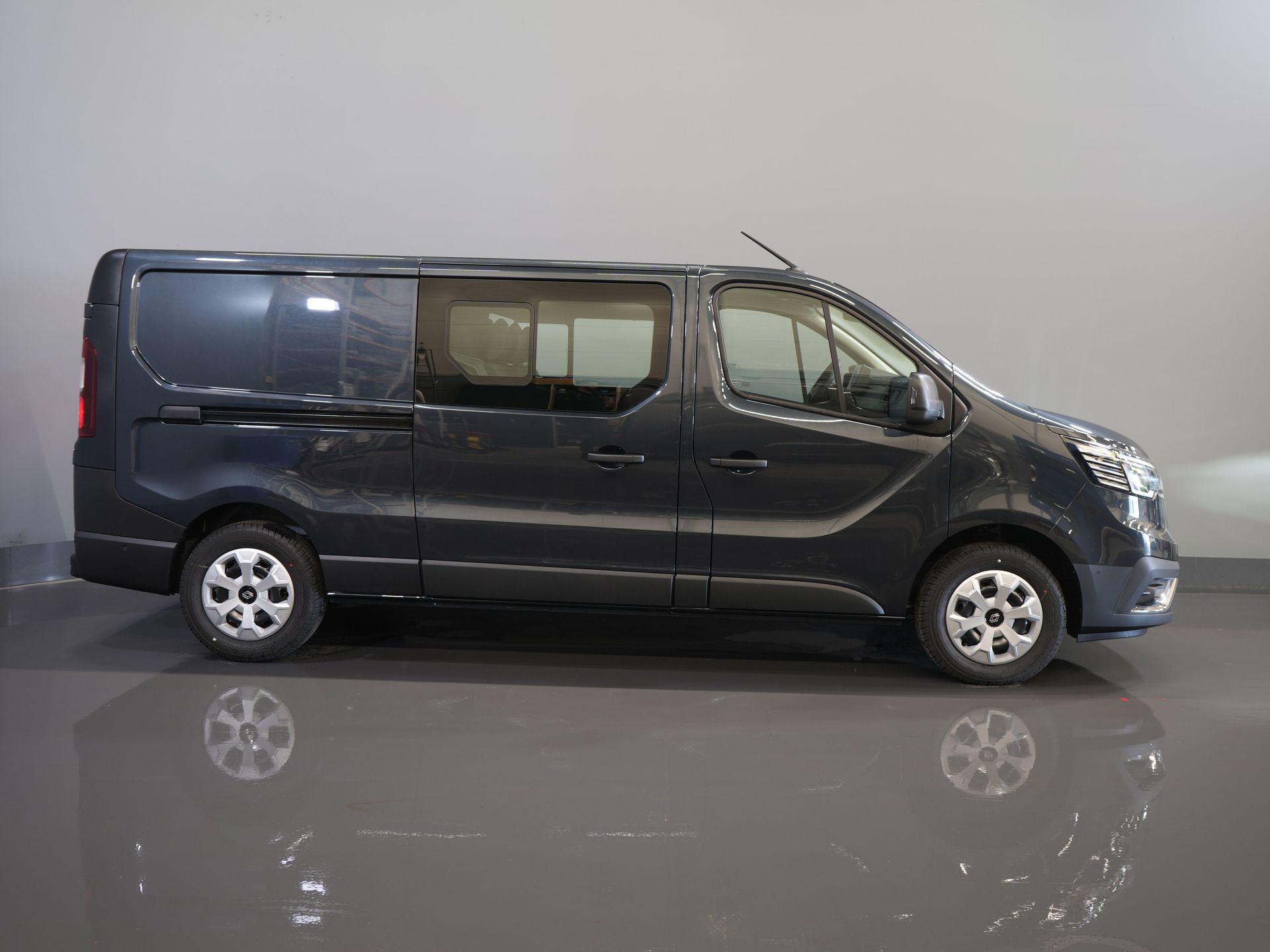 Renault Trafic Van 2.0 dCi 130 к.с. L2 BPM БЕЗКОШТОВНО! DC Double Cab LED/ 2x зсувні двері/ Navi/ Carplay/ Камера/ PDC/ Cruise