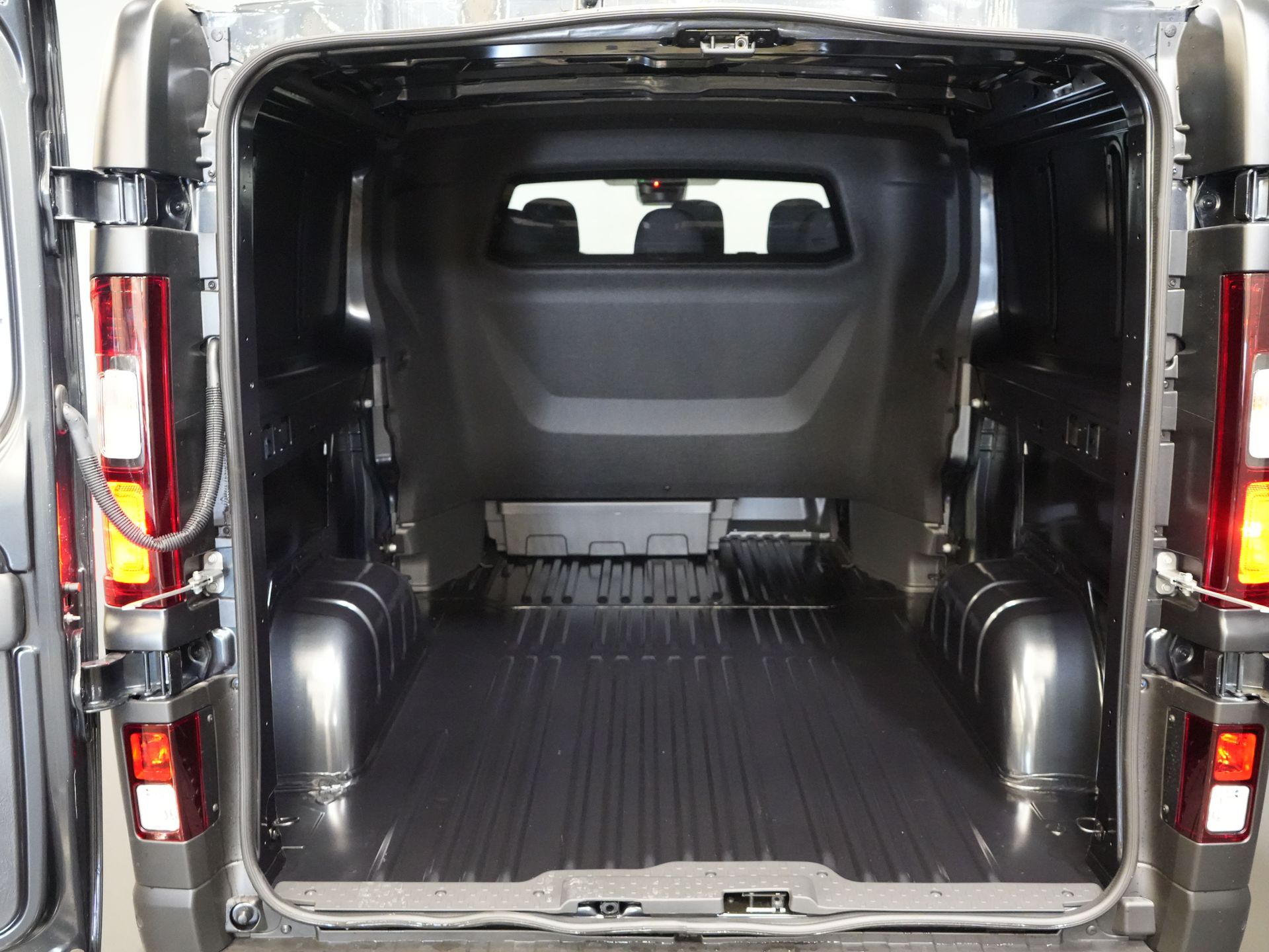 Renault Trafic Van 2.0 dCi 130 к.с. L2 BPM БЕЗКОШТОВНО! DC Double Cab LED/ 2x зсувні двері/ Navi/ Carplay/ Камера/ PDC/ Cruise