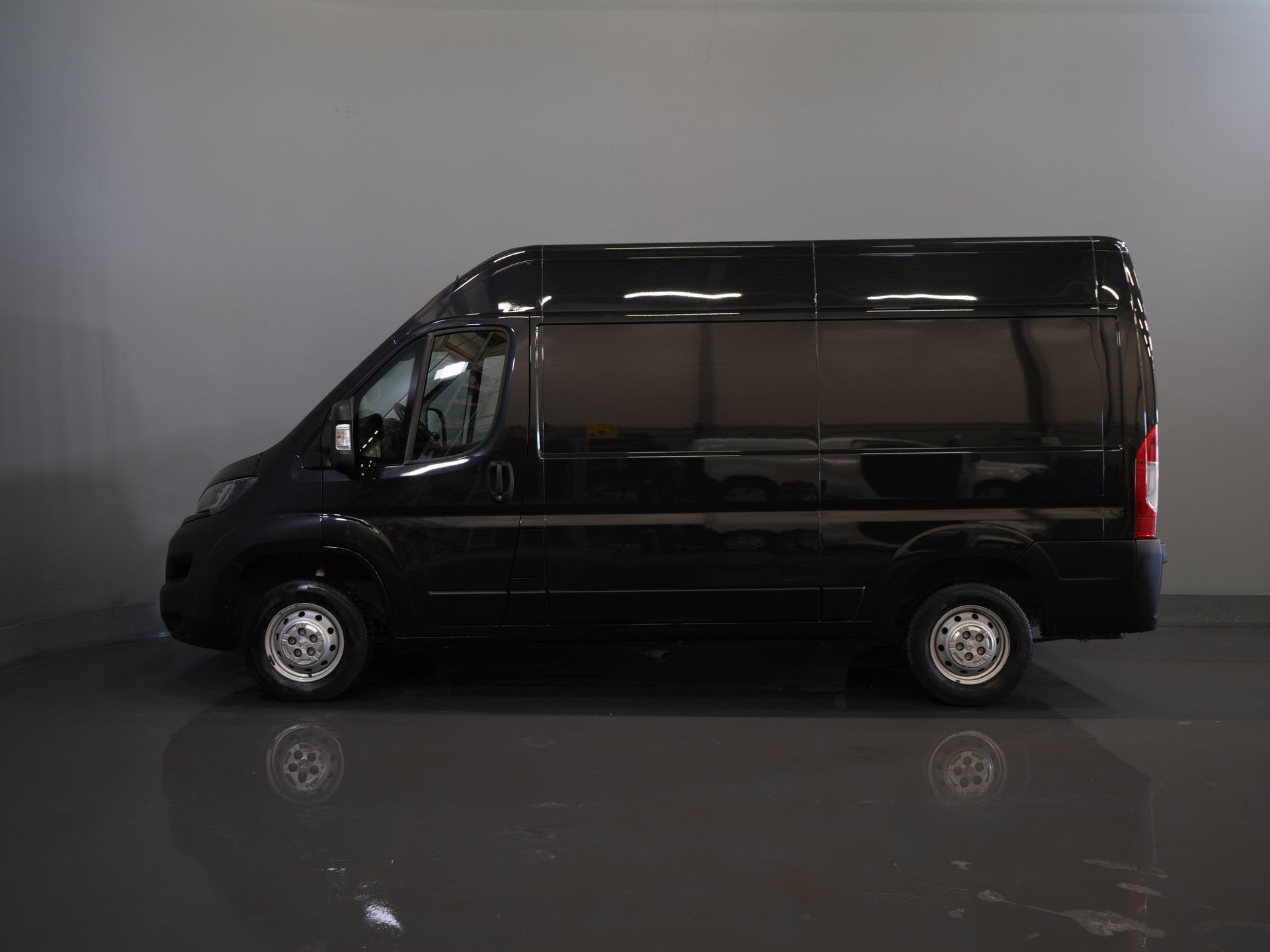 Peugeot Boxer Van 2.2 HDI 120 cv L2H2 Telecamera/ Cruise/ Airco/ Navi/ PDC/ DAB