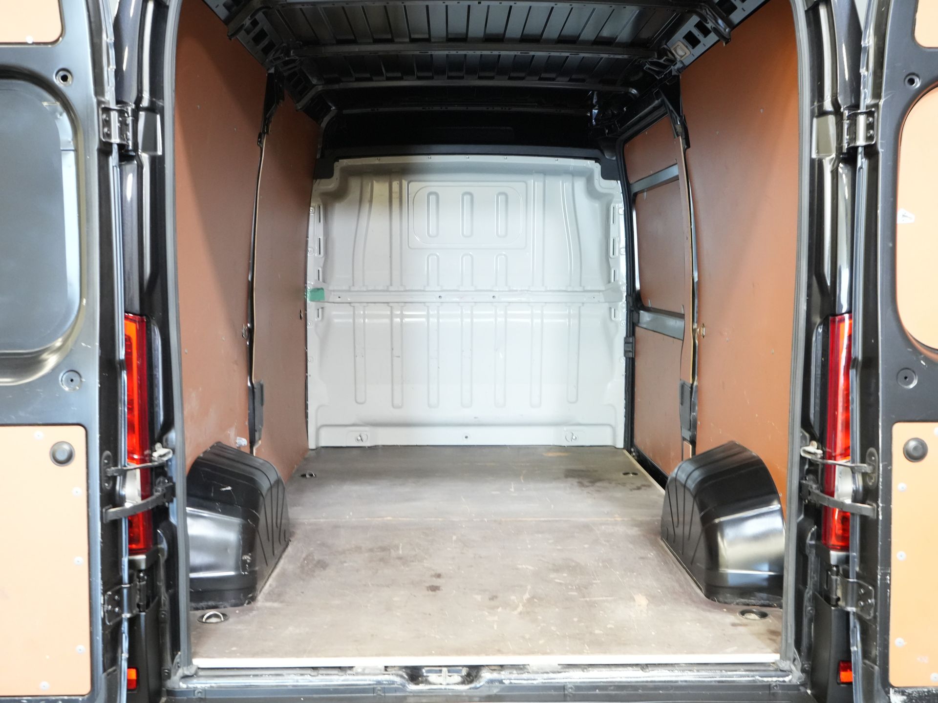 Peugeot Boxer Van 2.2 HDI 120 cv L2H2 Telecamera/ Cruise/ Airco/ Navi/ PDC/ DAB