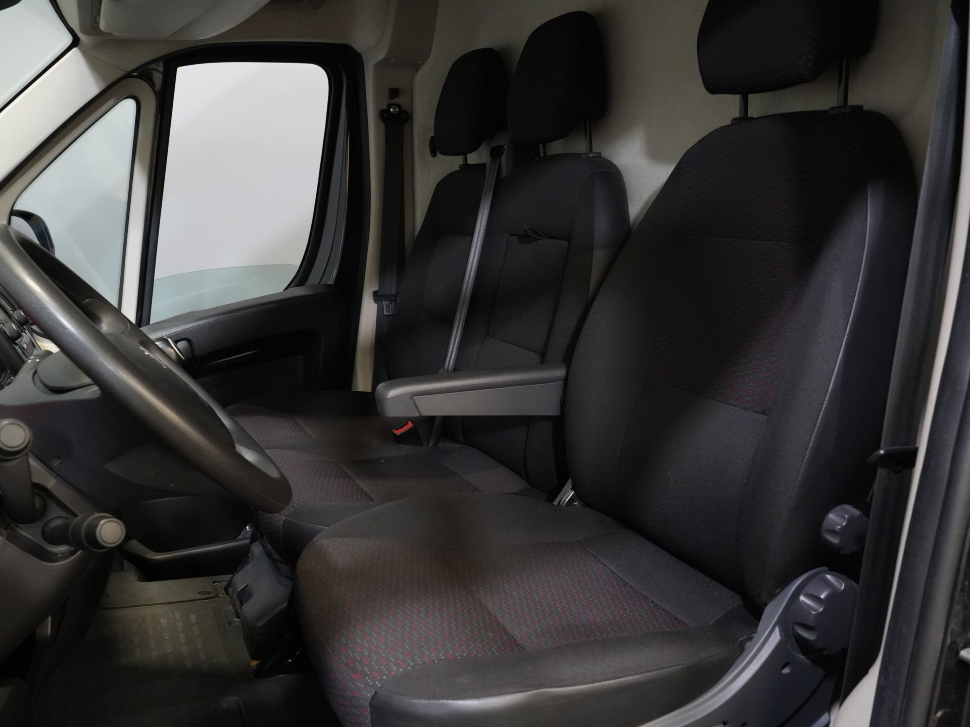Peugeot Boxer Van 2.2 HDI 120 cv L2H2 Telecamera/ Cruise/ Airco/ Navi/ PDC/ DAB