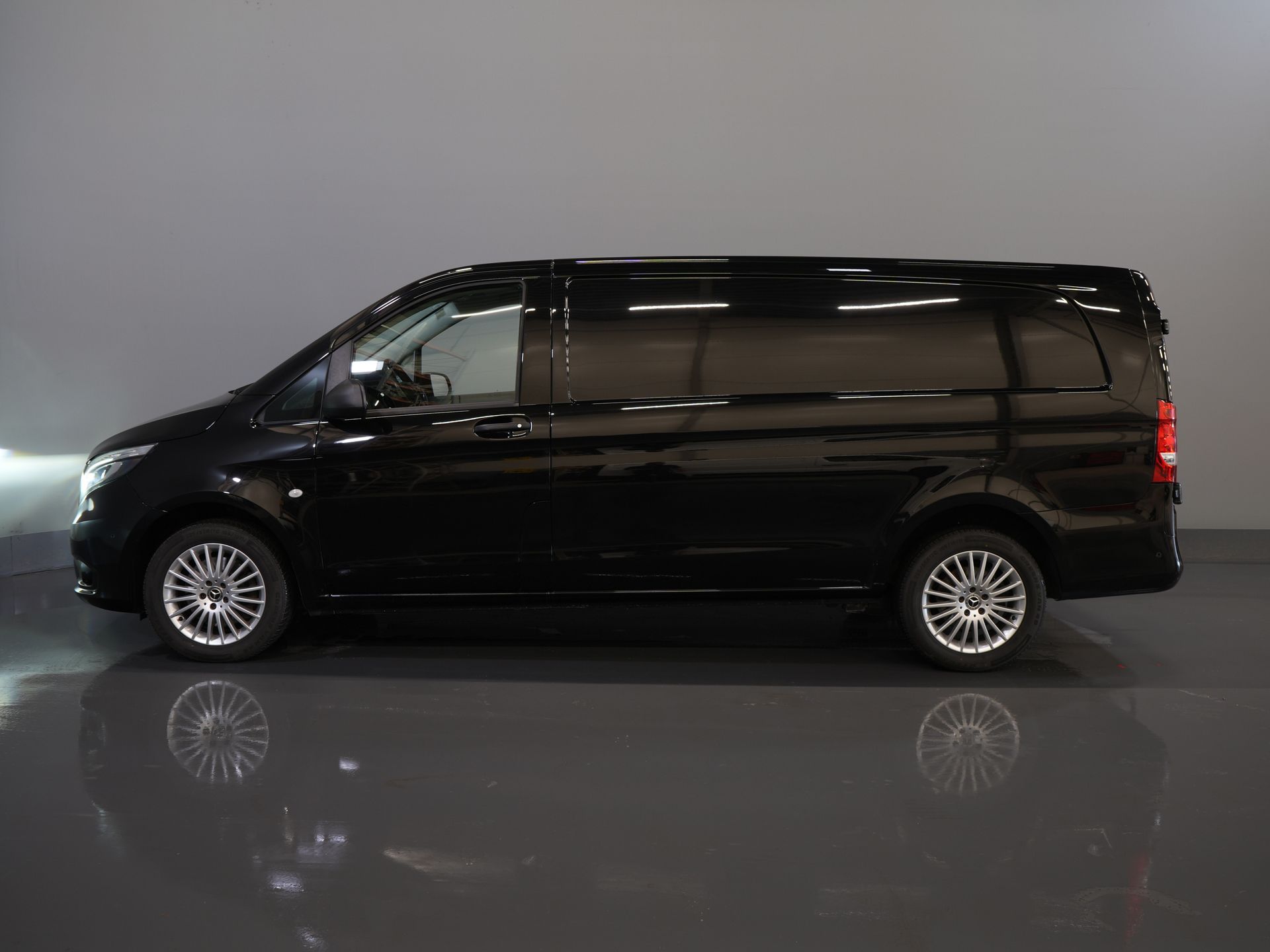 Mercedes-Benz Vito Bestelbus 119 CDI 4Matic L3 Aut. 4x4/ 2.5t Trekverm./ Adapt. Cruise/ LED/ Carplay/ Trekhaak/ Camera