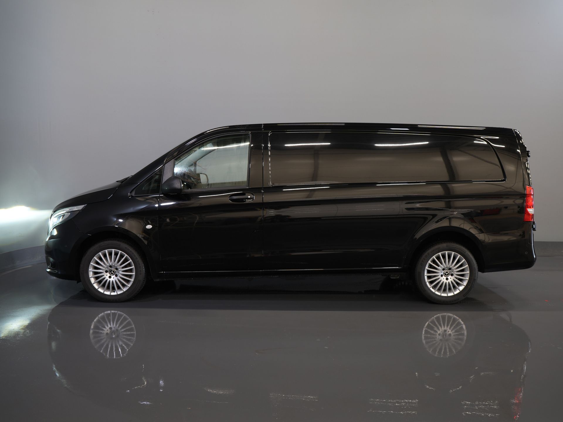 Mercedes-Benz Vito Van 119 CDI 4Matic L3 авт. 4х4/ 2.5т буксир м./ адапт. Круїз/ LED/ Сигналізація/ Carplay/ Фаркоп/ Камера