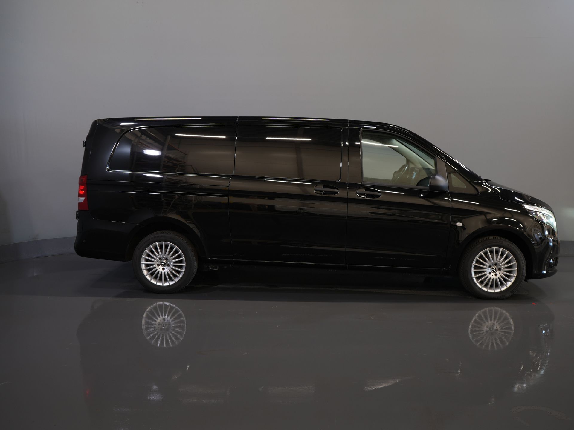 Mercedes-Benz Vito Bestelbus 119 CDI 4Matic L3 Aut. 4x4/ 2.5t Trekverm./ Adapt. Cruise/ LED/ Carplay/ Trekhaak/ Camera
