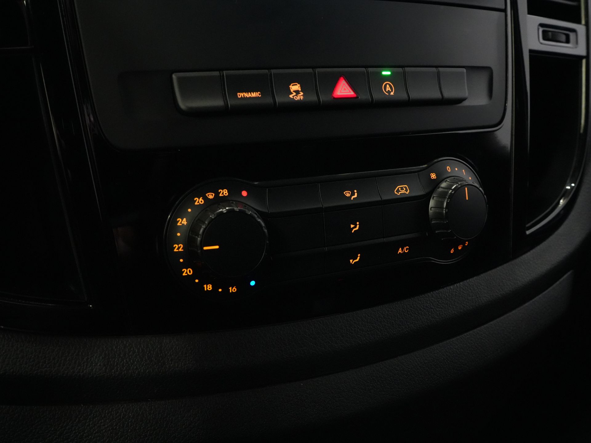 Mercedes-Benz Vito Bestelbus 119 CDI 4Matic L3 Aut. 4x4/ 2.5t Trekverm./ Adapt. Cruise/ LED/ Carplay/ Trekhaak/ Camera
