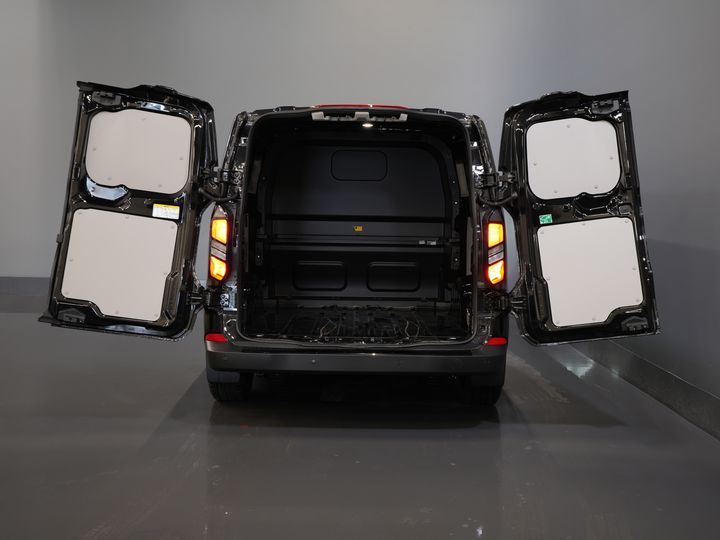 Ford Transit Custom Bestelbus 2.0 TDCI 150 pk L2 Trend DC Dubbel Cabine BPM VRIJ! Garantie 5J of 200.000km/ Adapt.Cruise/ 2xSchuifdeur/ LED/ Navi/ Stoelverw./