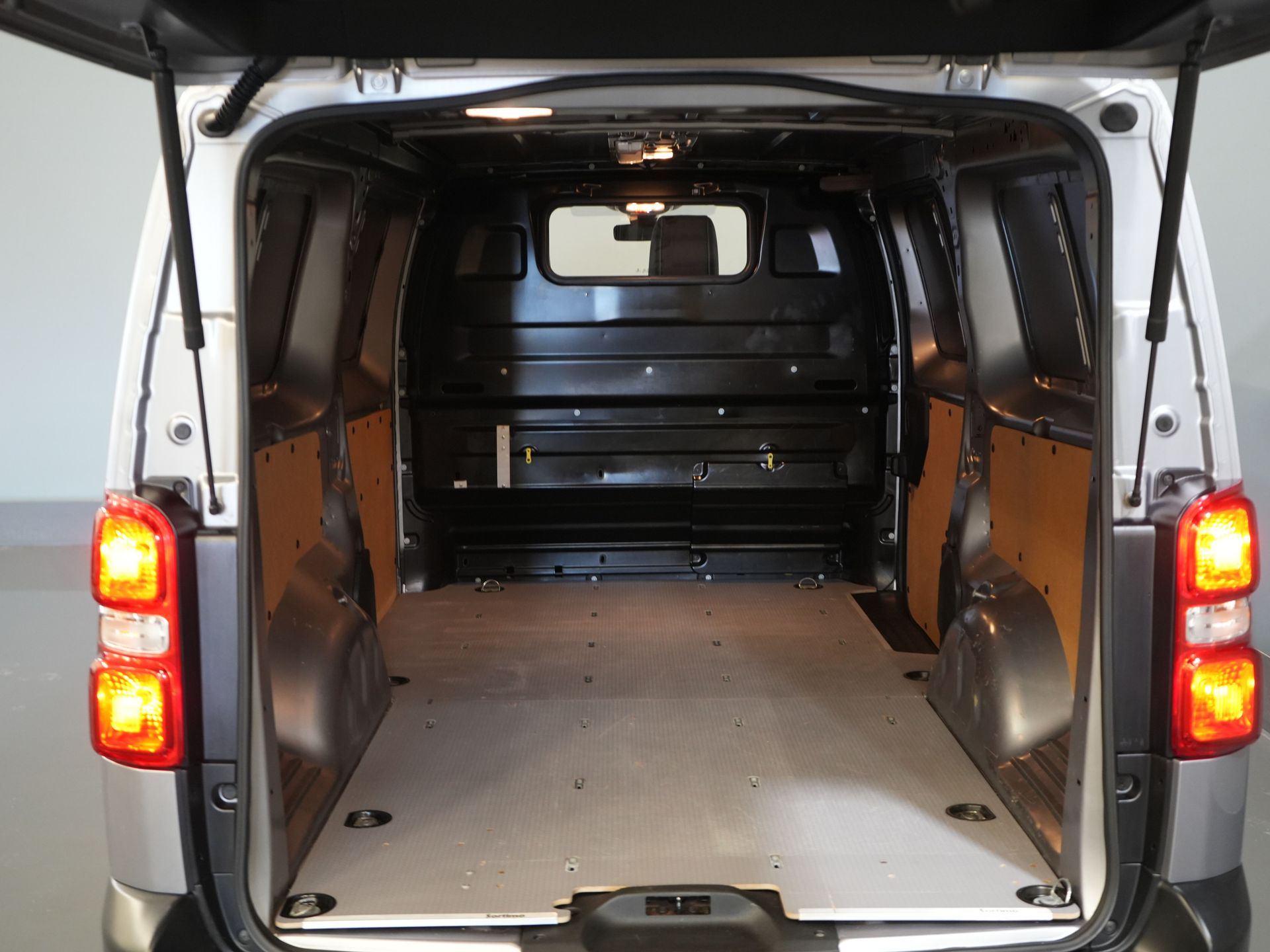 Citroën Jumpy Van 2.0 HDI 180 ch Aut. L3 DB Belt VV/ Carplay/ 2.5t Towing device/ Camera/ PDC/ Seatverw./ 17