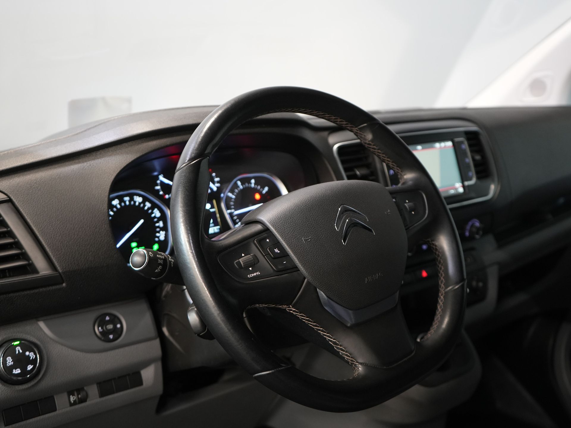 Citroën Jumpy Van 2.0 HDI 180 к.с. авт. L3 DB Ремінь безпеки VV/ Carplay/ 2.5т Буксирний пристрій/ Камера/ PDC/ Сидіння/ 17