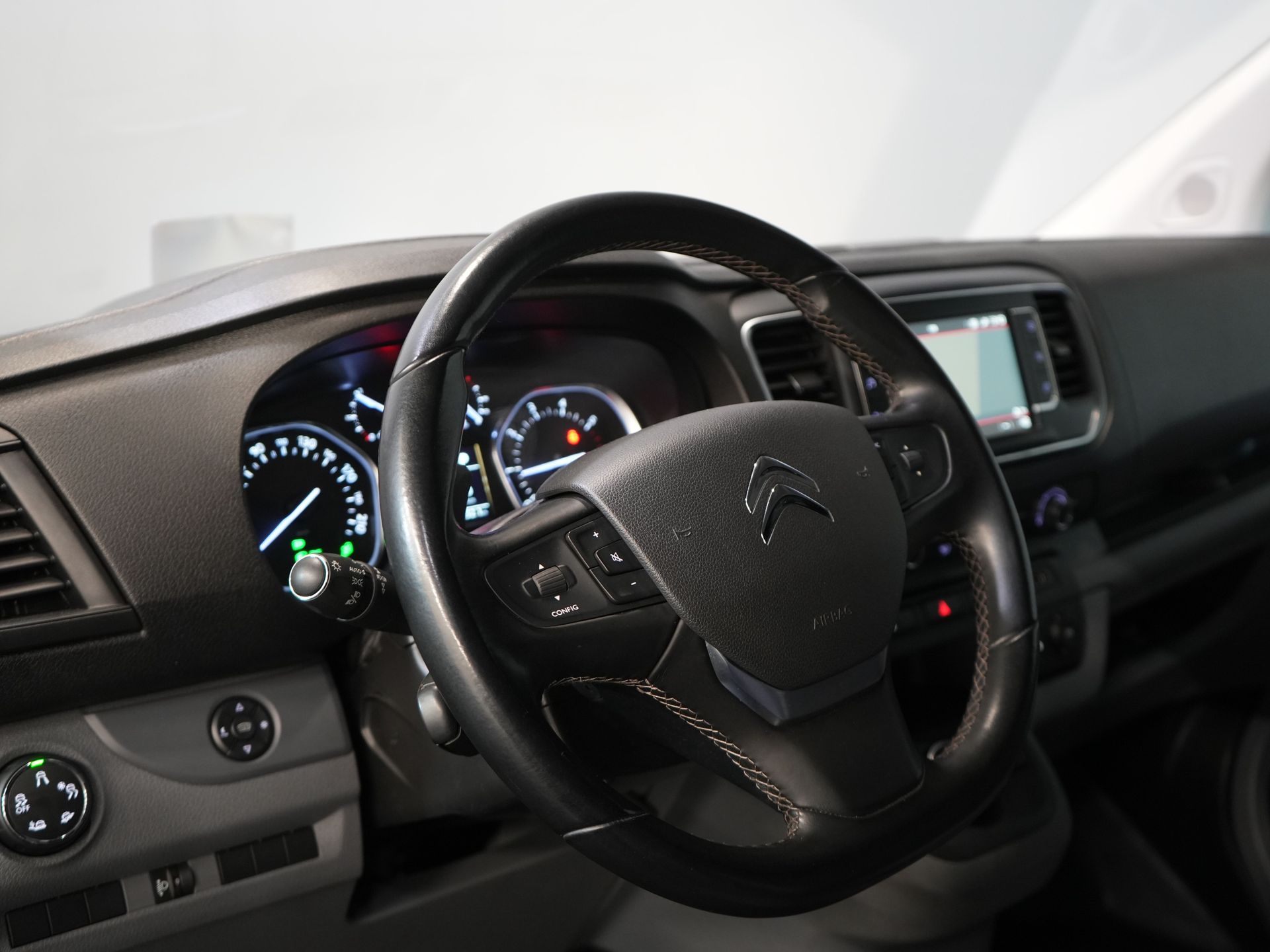 Citroën Jumpy Van 2.0 HDI 180 ch Aut. L3 DB Belt VV/ Carplay/ 2.5t Towing device/ Camera/ PDC/ Seatverw./ 17