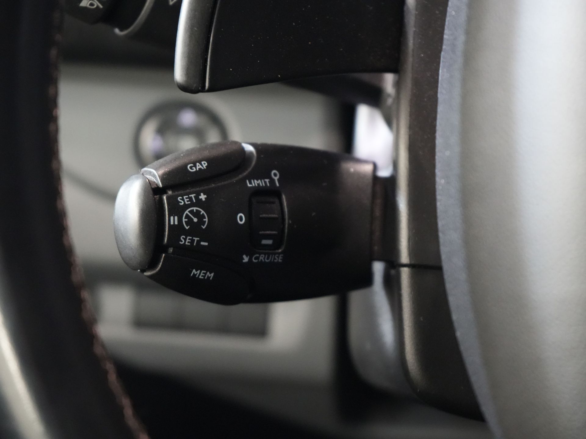 Citroën Jumpy Van 2.0 HDI 180 к.с. авт. L3 DB Ремінь безпеки VV/ Carplay/ 2.5т Буксирний пристрій/ Камера/ PDC/ Сидіння/ 17