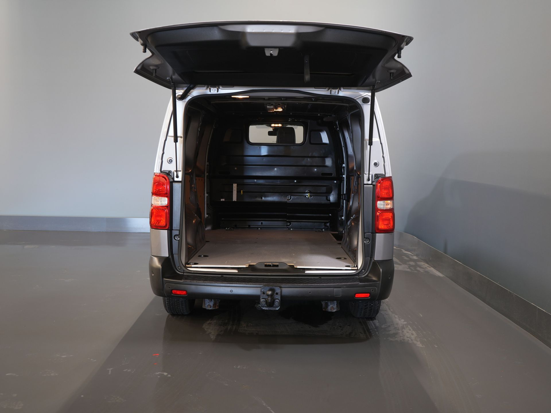 Citroën Jumpy Van 2.0 HDI 180 ch Aut. L3 DB Belt VV/ Carplay/ 2.5t Towing device/ Camera/ PDC/ Seatverw./ 17