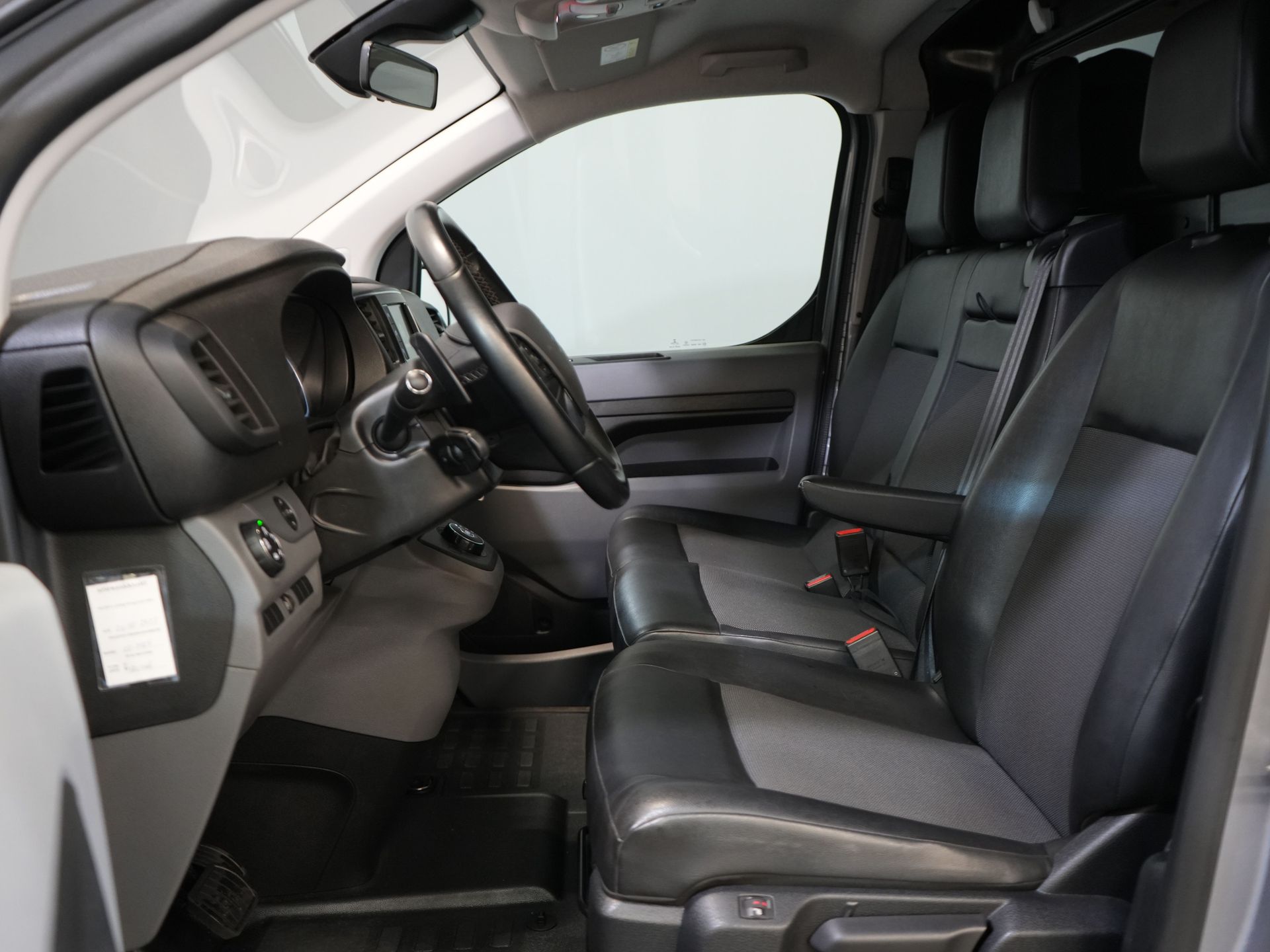 Citroën Jumpy Van 2.0 HDI 180 ch Aut. L3 DB Belt VV/ Carplay/ 2.5t Towing device/ Camera/ PDC/ Seatverw./ 17