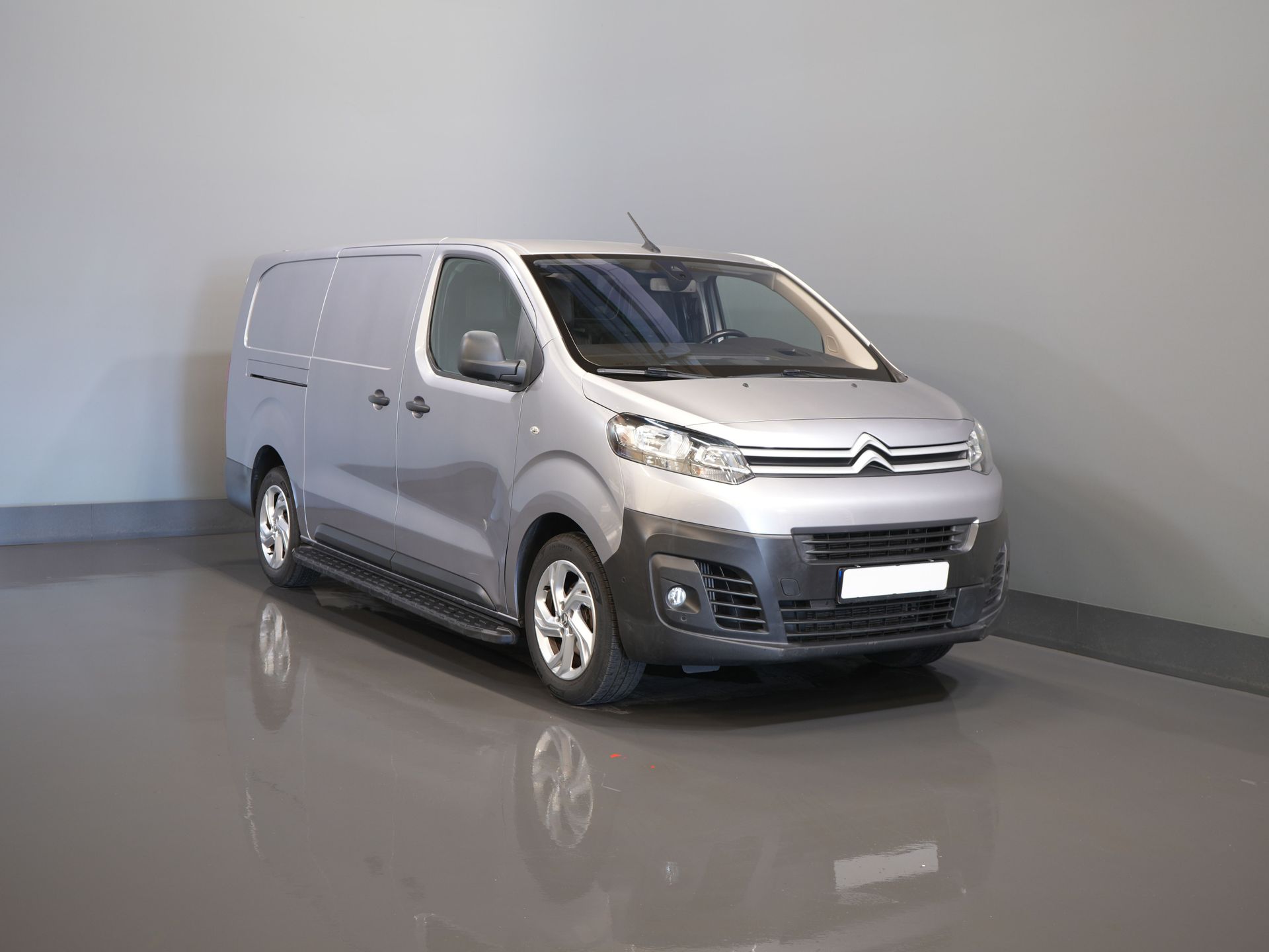Citroën Jumpy Van 2.0 HDI 180 к.с. авт. L3 DB Ремінь безпеки VV/ Carplay/ 2.5т Буксирний пристрій/ Камера/ PDC/ Сидіння/ 17