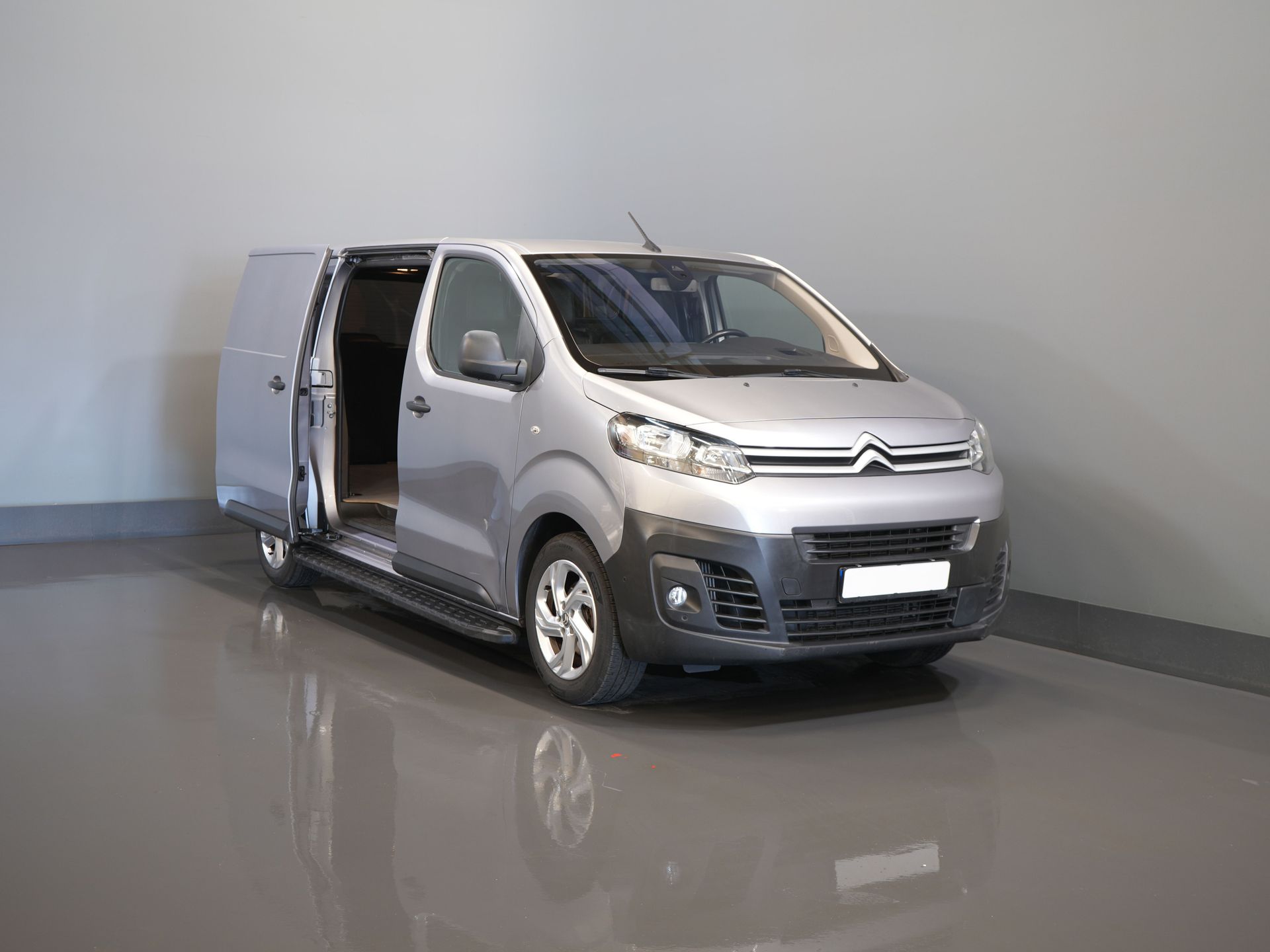 Citroën Jumpy Van 2.0 HDI 180 ch Aut. L3 DB Belt VV/ Carplay/ 2.5t Towing device/ Camera/ PDC/ Seatverw./ 17