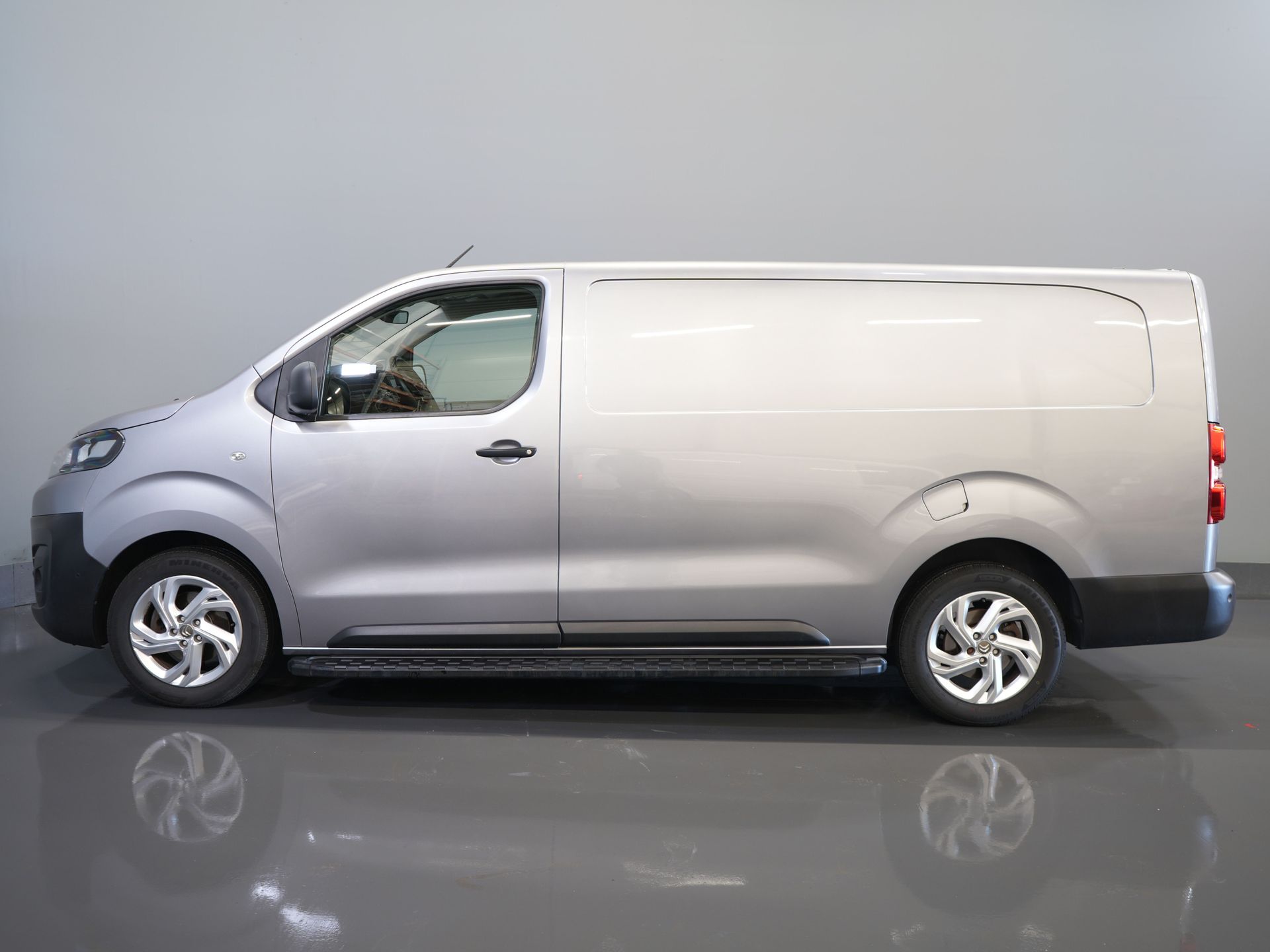 Citroën Jumpy Van 2.0 HDI 180 ch Aut. L3 DB Belt VV/ Carplay/ 2.5t Towing device/ Camera/ PDC/ Seatverw./ 17