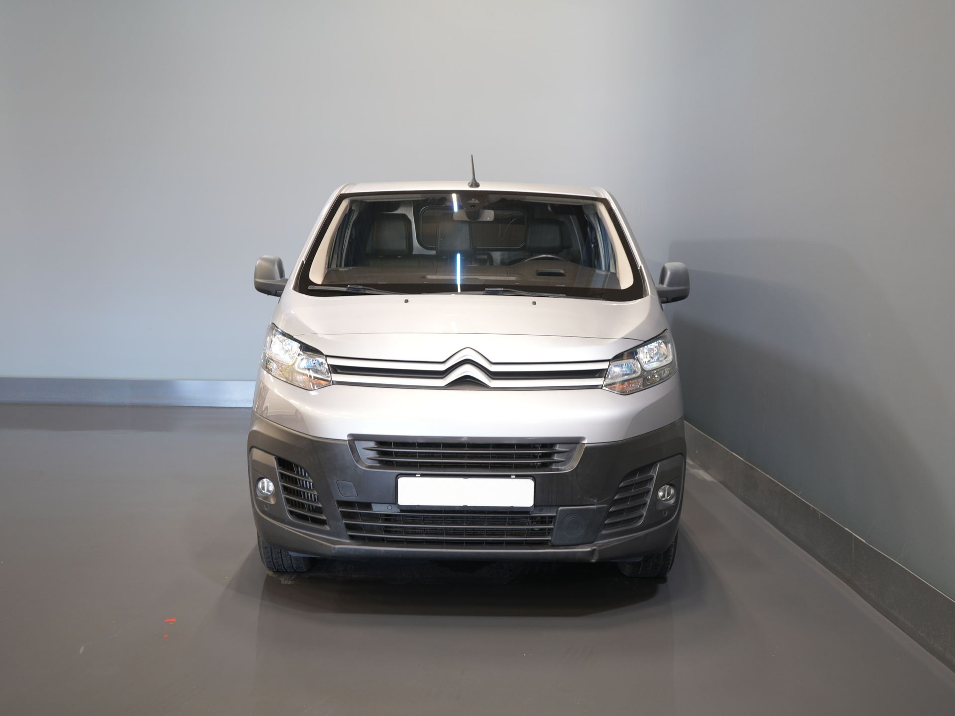 Citroën Jumpy Van 2.0 HDI 180 ch Aut. L3 DB Belt VV/ Carplay/ 2.5t Towing device/ Camera/ PDC/ Seatverw./ 17