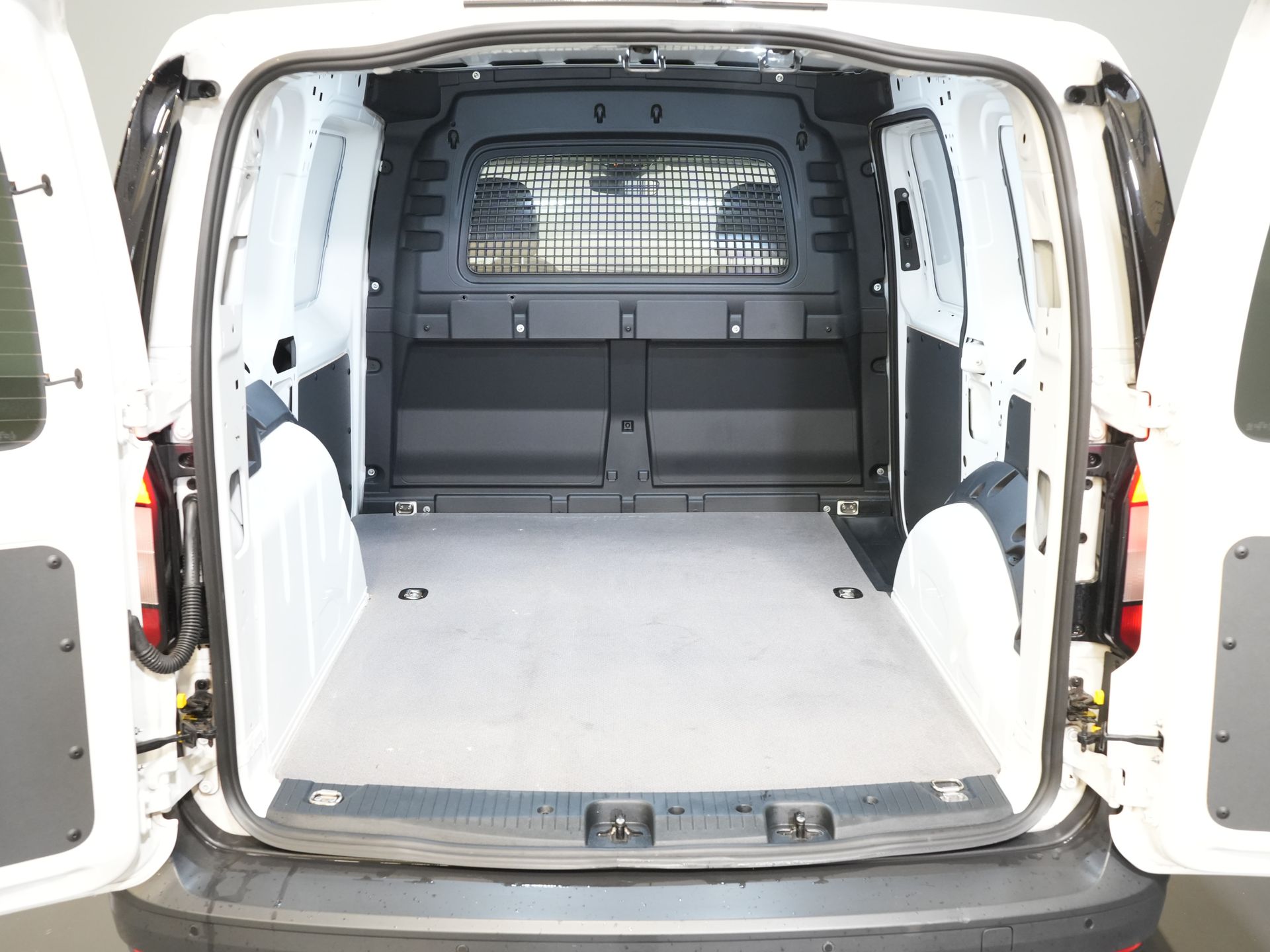 Volkswagen Caddy Cargo Furgone 1.5 TSI 115 CV DSG Aut. BENZINA LED/ Adapt.Cruise/ Climatizzatore/ Sedili riscaldabili/ Navigatore/ Telecamera/ Gancio di traino