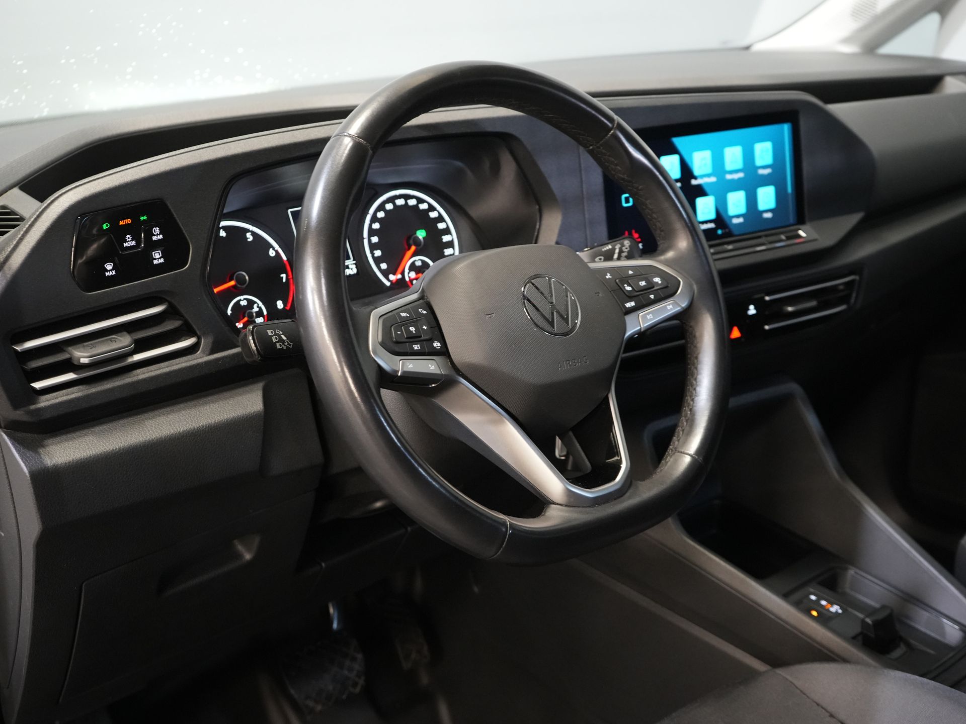 Volkswagen Caddy Cargo Furgone 1.5 TSI 115 CV DSG Aut. BENZINA LED/ Adapt.Cruise/ Climatizzatore/ Sedili riscaldabili/ Navigatore/ Telecamera/ Gancio di traino