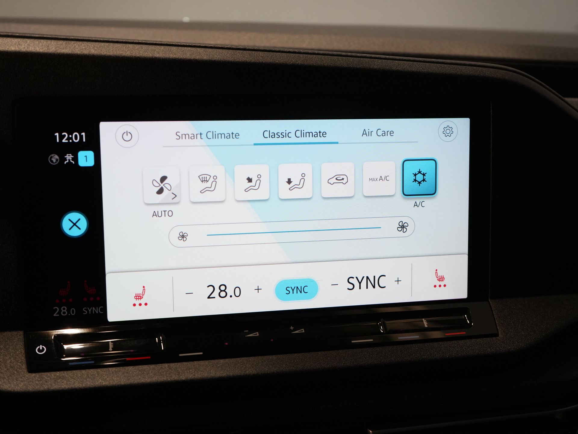 Volkswagen Caddy Cargo Furgone 1.5 TSI 115 CV DSG Aut. BENZINA LED/ Adapt.Cruise/ Climatizzatore/ Sedili riscaldabili/ Navigatore/ Telecamera/ Gancio di traino