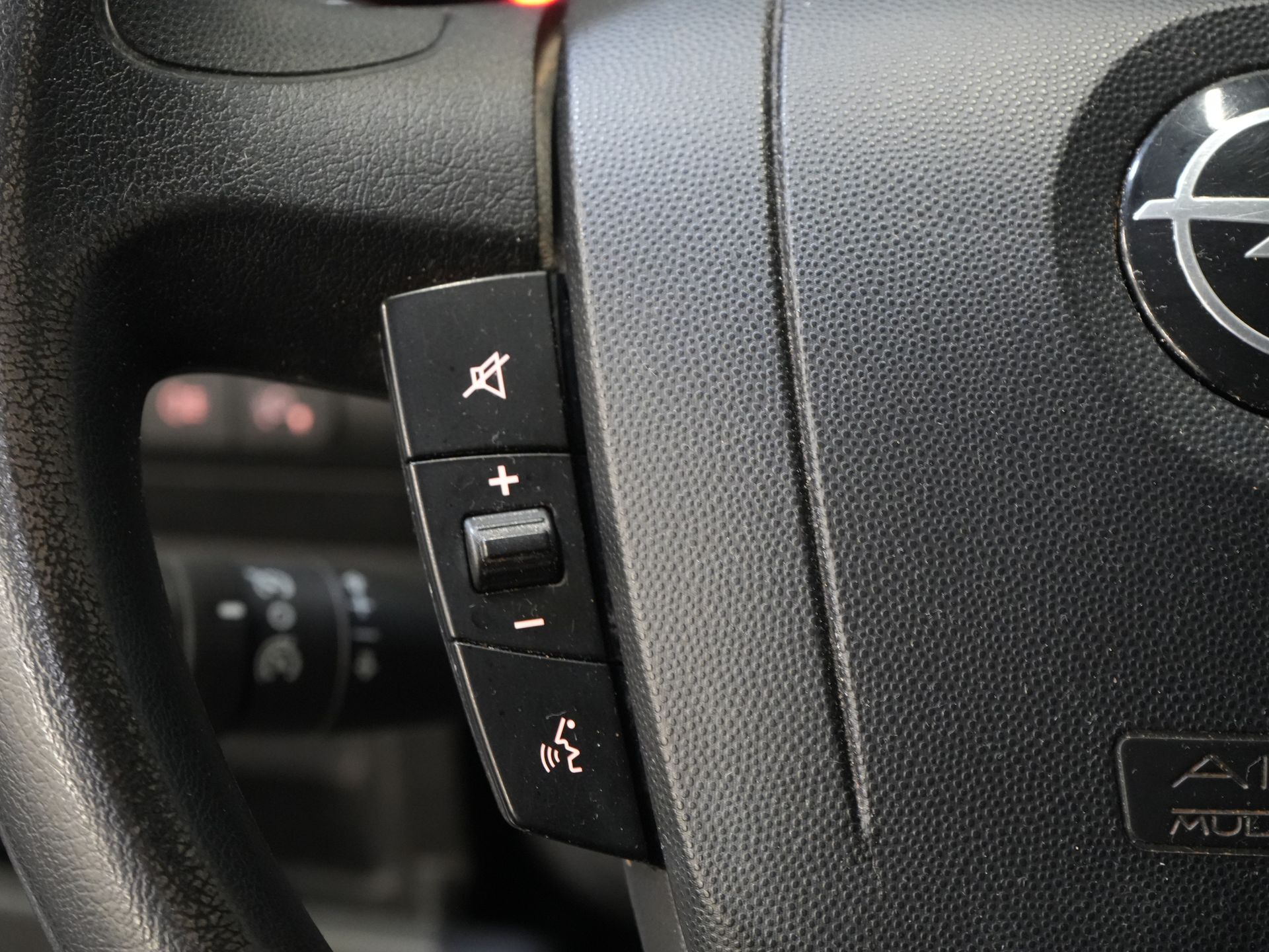 Opel Movano Відкрита вантажна платформа 2.2 140 к.с. DC Double Cab Відкрита вантажна платформа/ 7 чол./ 2.5т Trekverm./ Cruise/ Airco/ 288x215x35/ Самовивіз