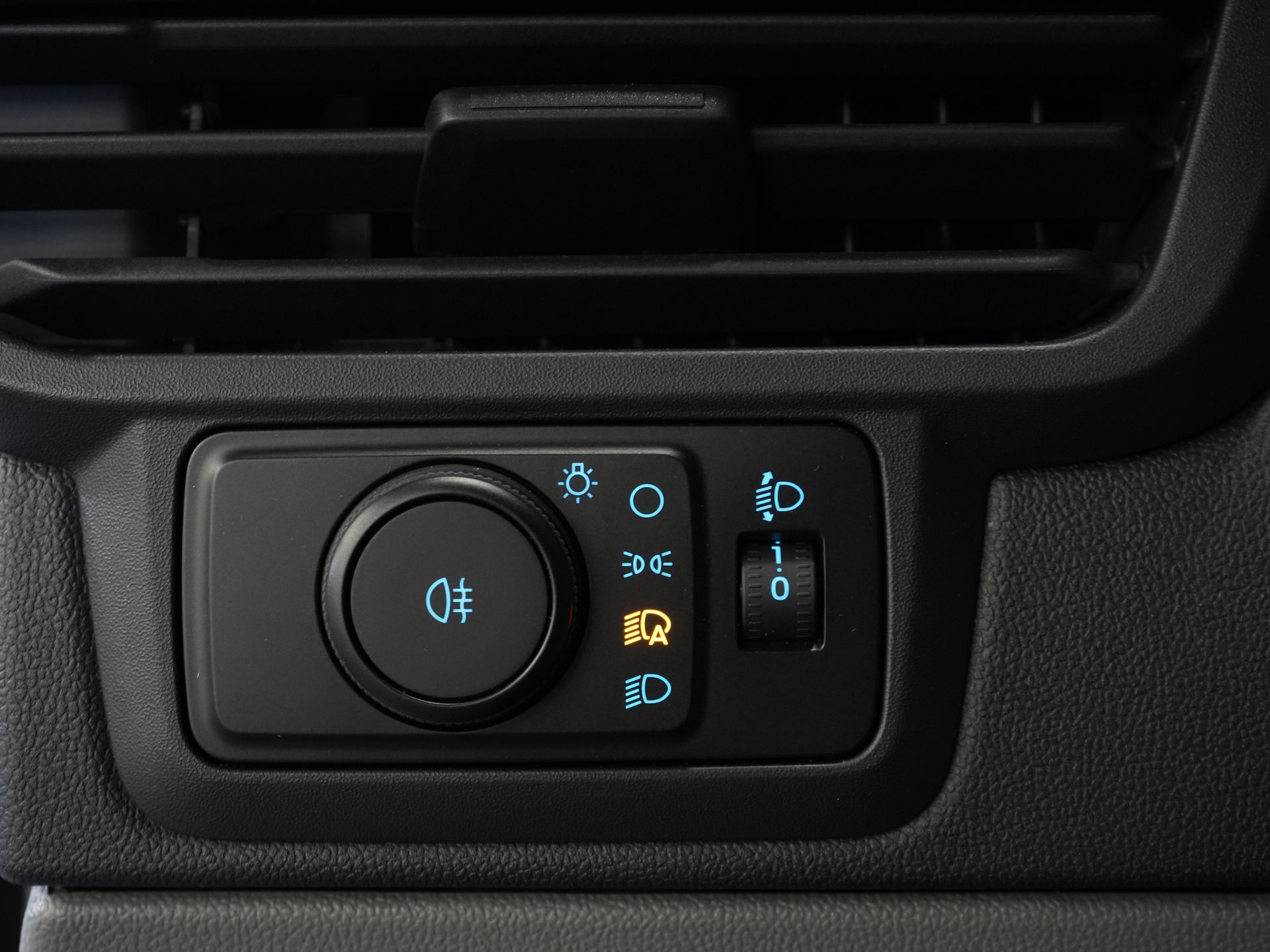 Ford E-Transit Custom Van L2 330 km WLTP LED/ Riscaldatore in piedi/ Seatverw./ Snellcharger/ 2,3t Traino amp/ Carplay/ Clima/ Telecamera/ PDC/ Crociera