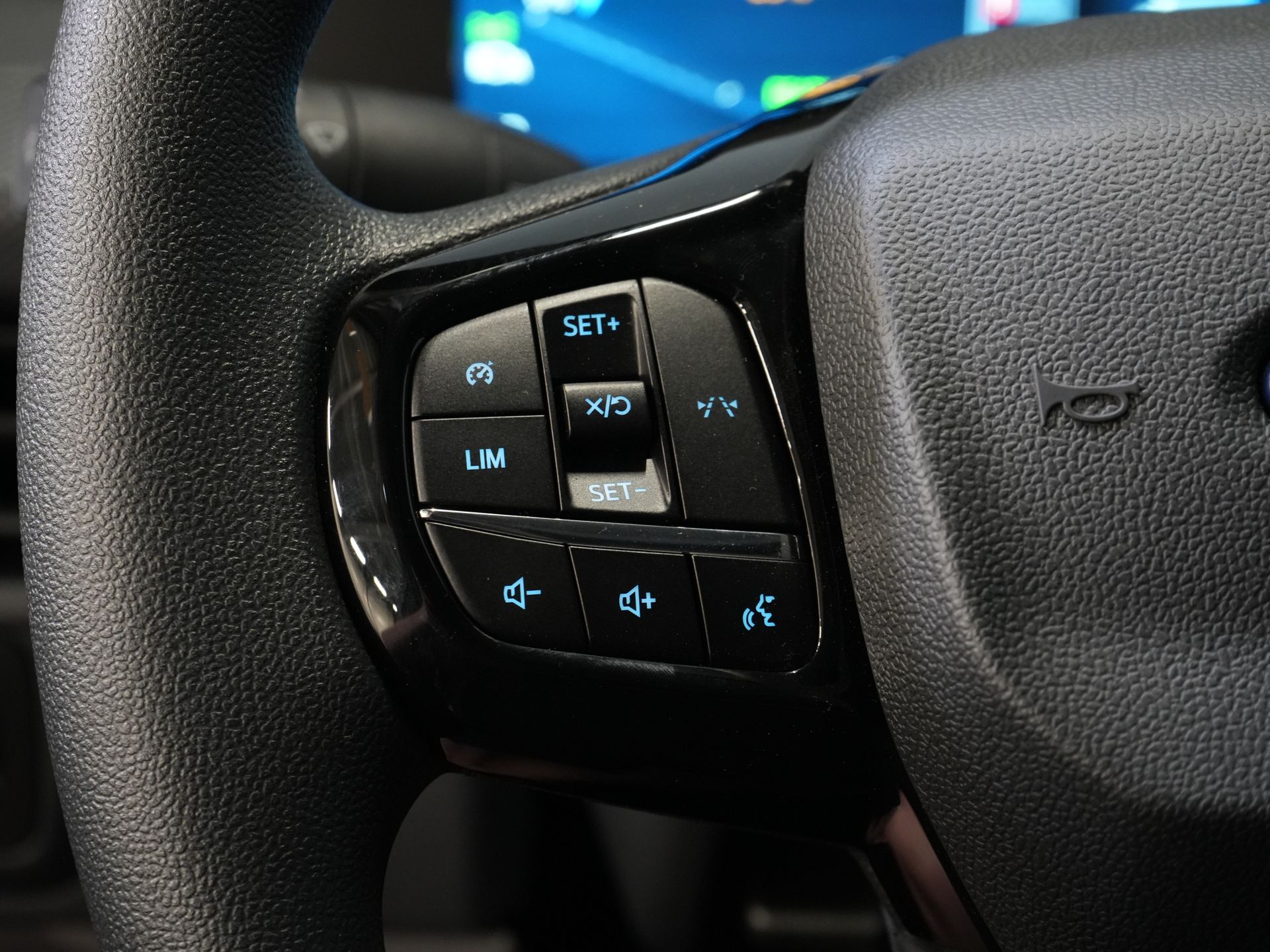 Ford E-Transit Custom Van L2 330 km WLTP LED/ Riscaldatore in piedi/ Seatverw./ Snellcharger/ 2,3t Traino amp/ Carplay/ Clima/ Telecamera/ PDC/ Crociera