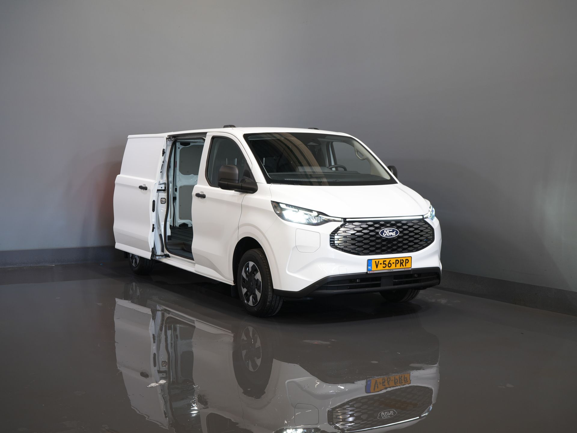 Ford E-Transit Custom Van L2 330 km WLTP LED/ Riscaldatore in piedi/ Seatverw./ Snellcharger/ 2,3t Traino amp/ Carplay/ Clima/ Telecamera/ PDC/ Crociera