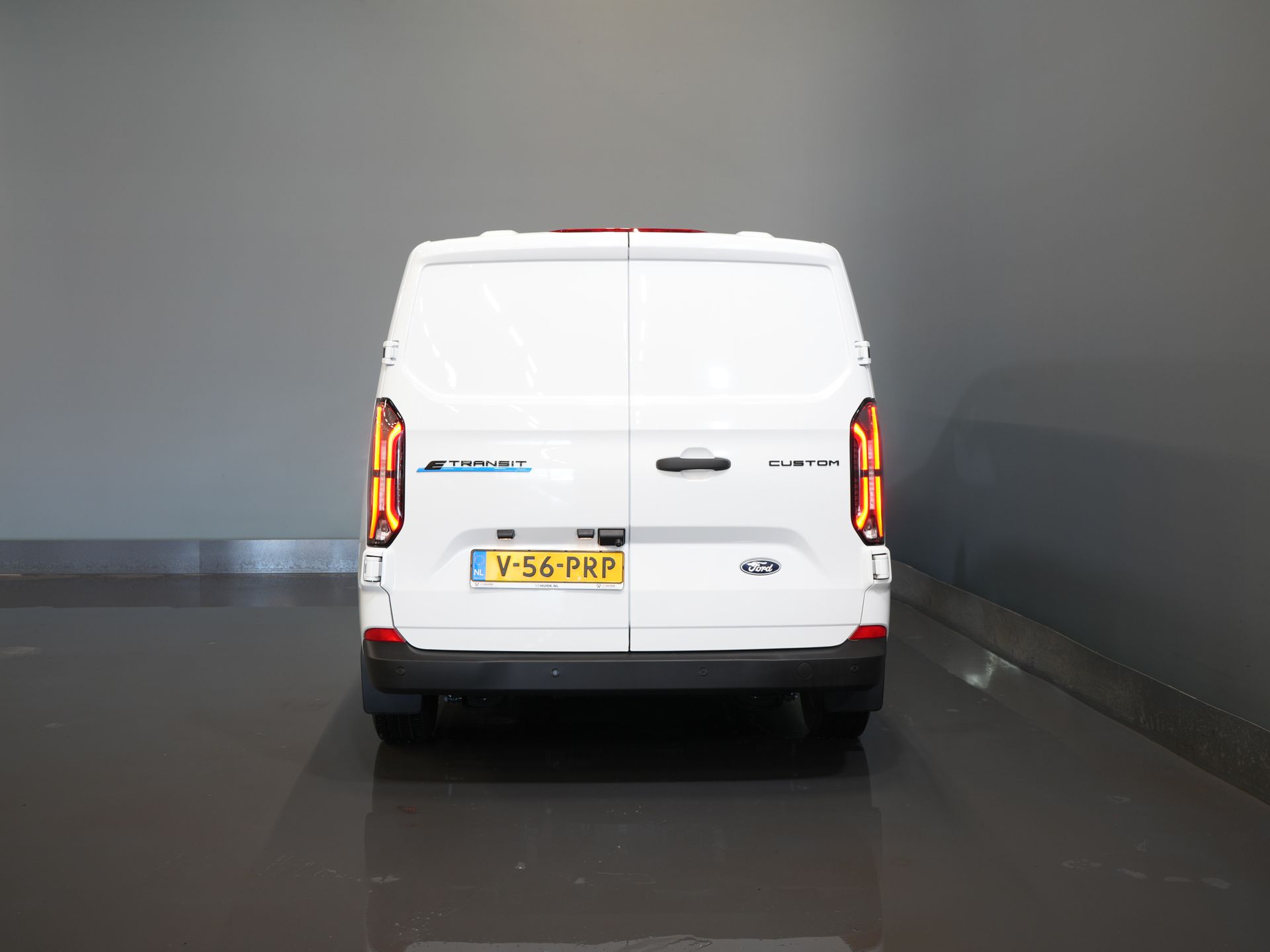 Ford E-Transit Custom Van L2 330 km WLTP LED/ Riscaldatore in piedi/ Seatverw./ Snellcharger/ 2,3t Traino amp/ Carplay/ Clima/ Telecamera/ PDC/ Crociera